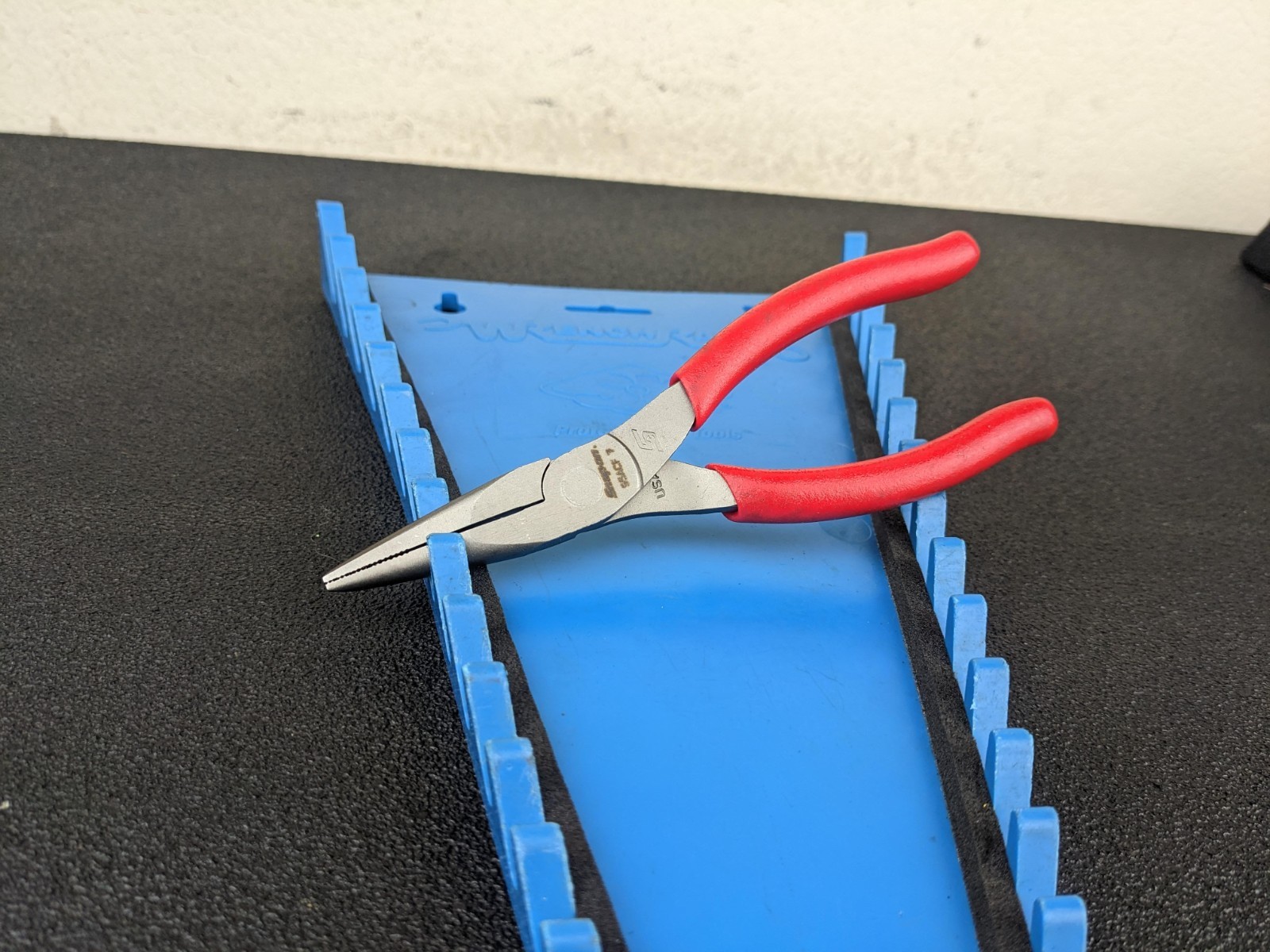 #bn571 Snap-on Tools USA NEW RED 6″ Soft Grip Needle Nose Pliers 95ACF