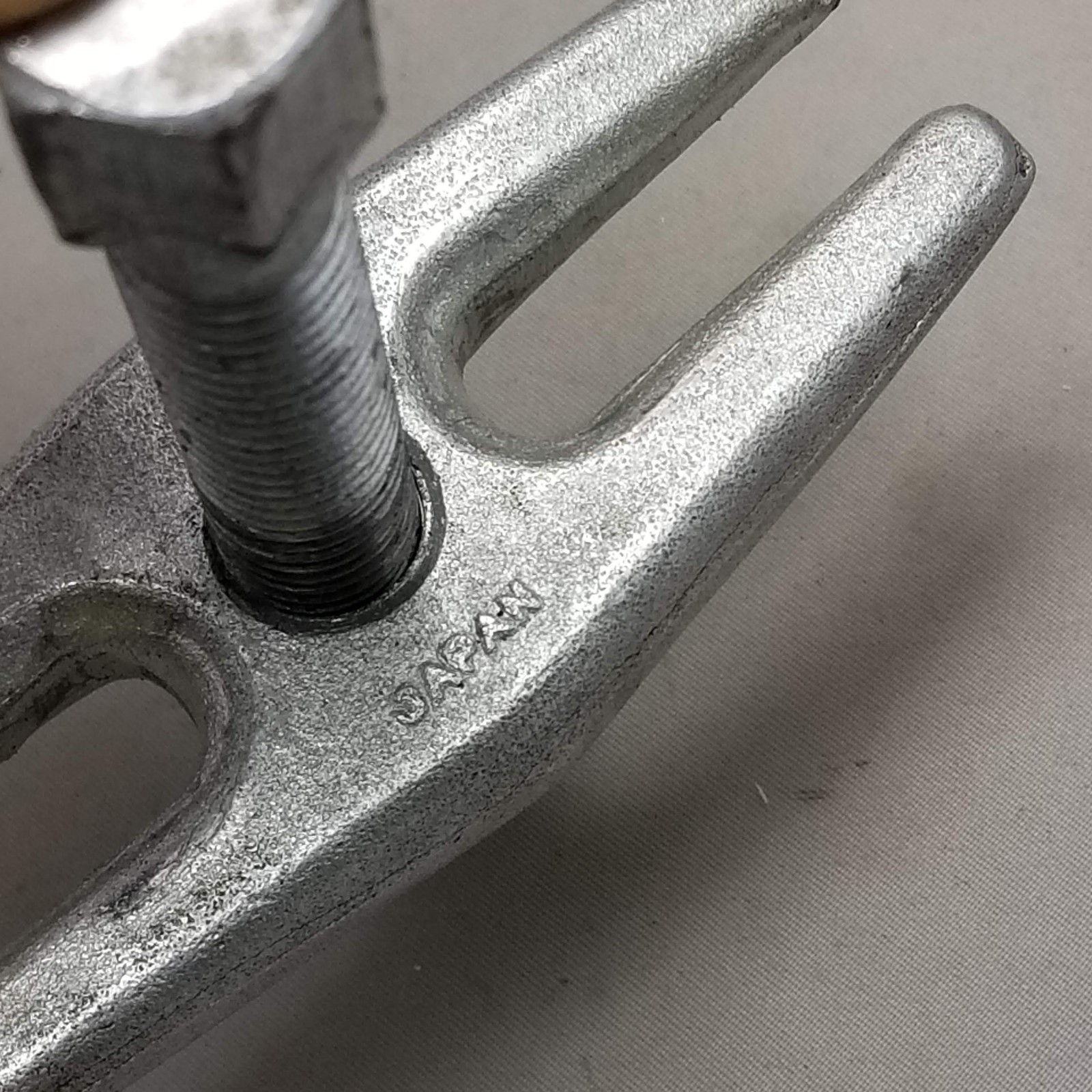 Henco 69 Universal Steering Wheel or Yoke Puller Tool Silver Made Japan