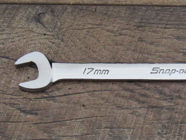 SNAP ON 17MM OEXM170B 17MM OPEN END 12 POINT BOX END COMB. WRENCH 17 MM USED