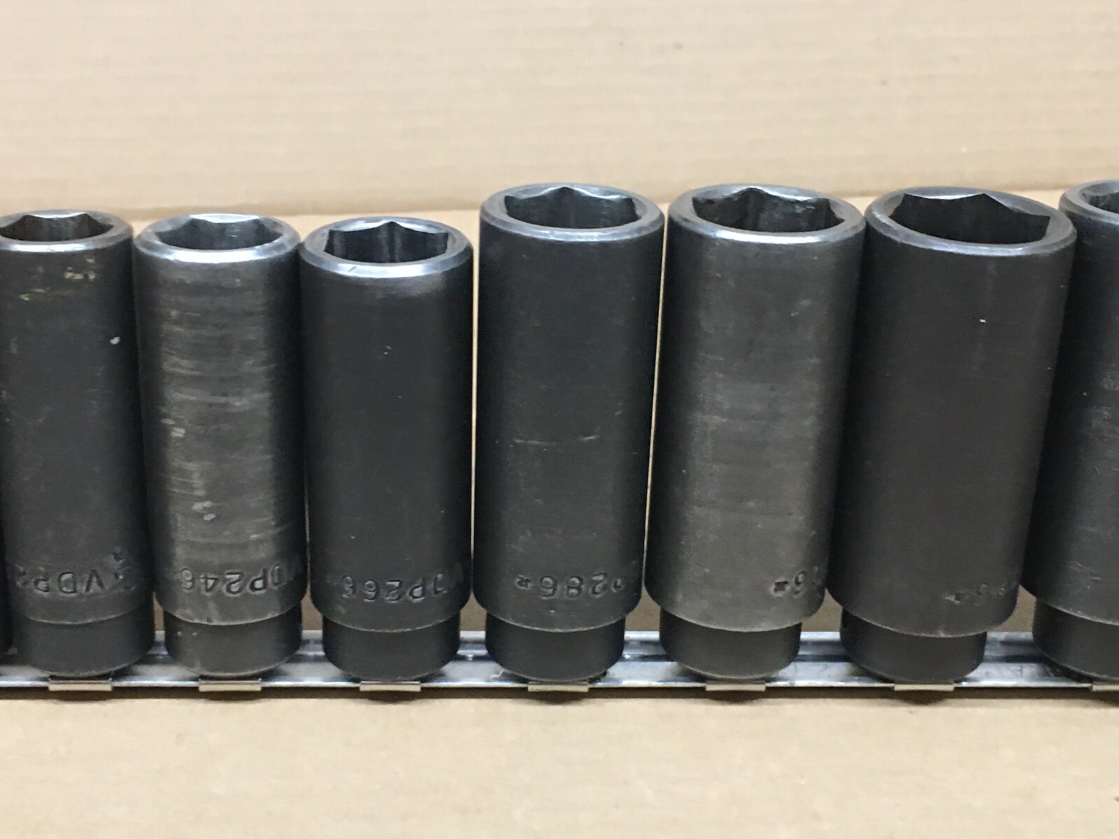 Mac Tools 13 pc SAE Deep Impact Socket Set -1/2″ Drive – 6 Point 7/16″ to 1-1/4″