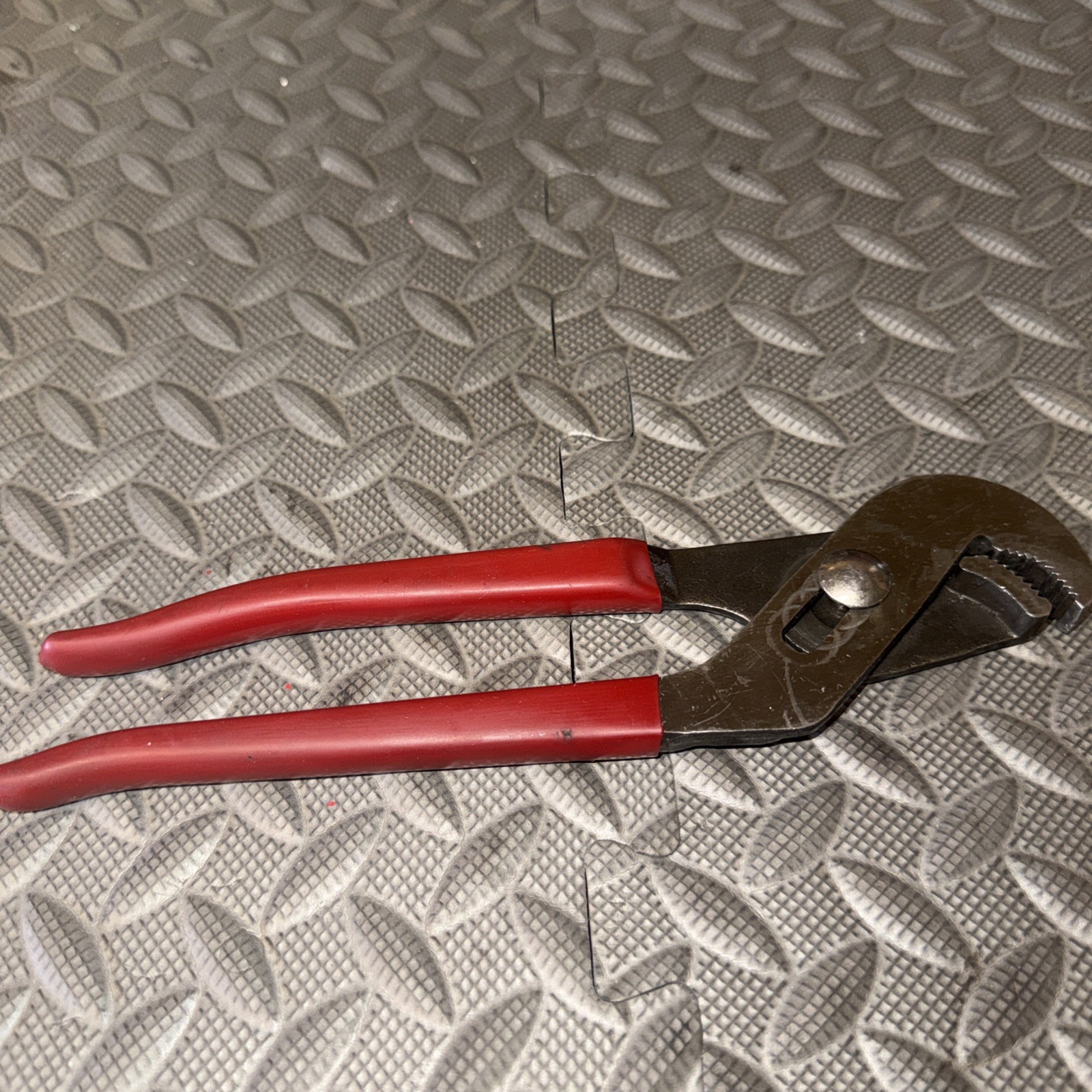 BLUE-POINT TOOLS CHN410 Parrot Jaws Adjustable Joint Pliers 10-1/8″ long USA