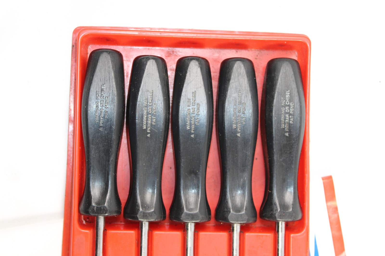 SNAP ON 8PC BLACK HARD HANDLE FLAT TIP SCREWDRIVER SET #SDD SERIES IN RED TRAY