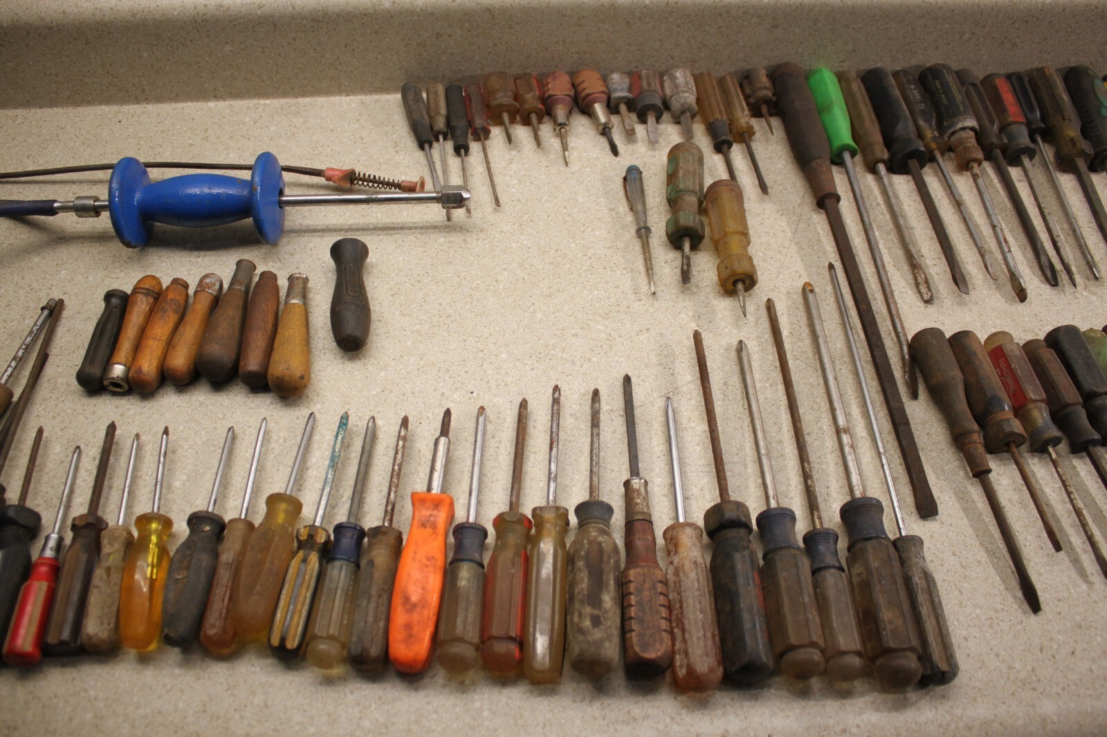 Lot Of Various Size Flat Head & Phillips Head Screwdrivers Vintage Old Tools9357