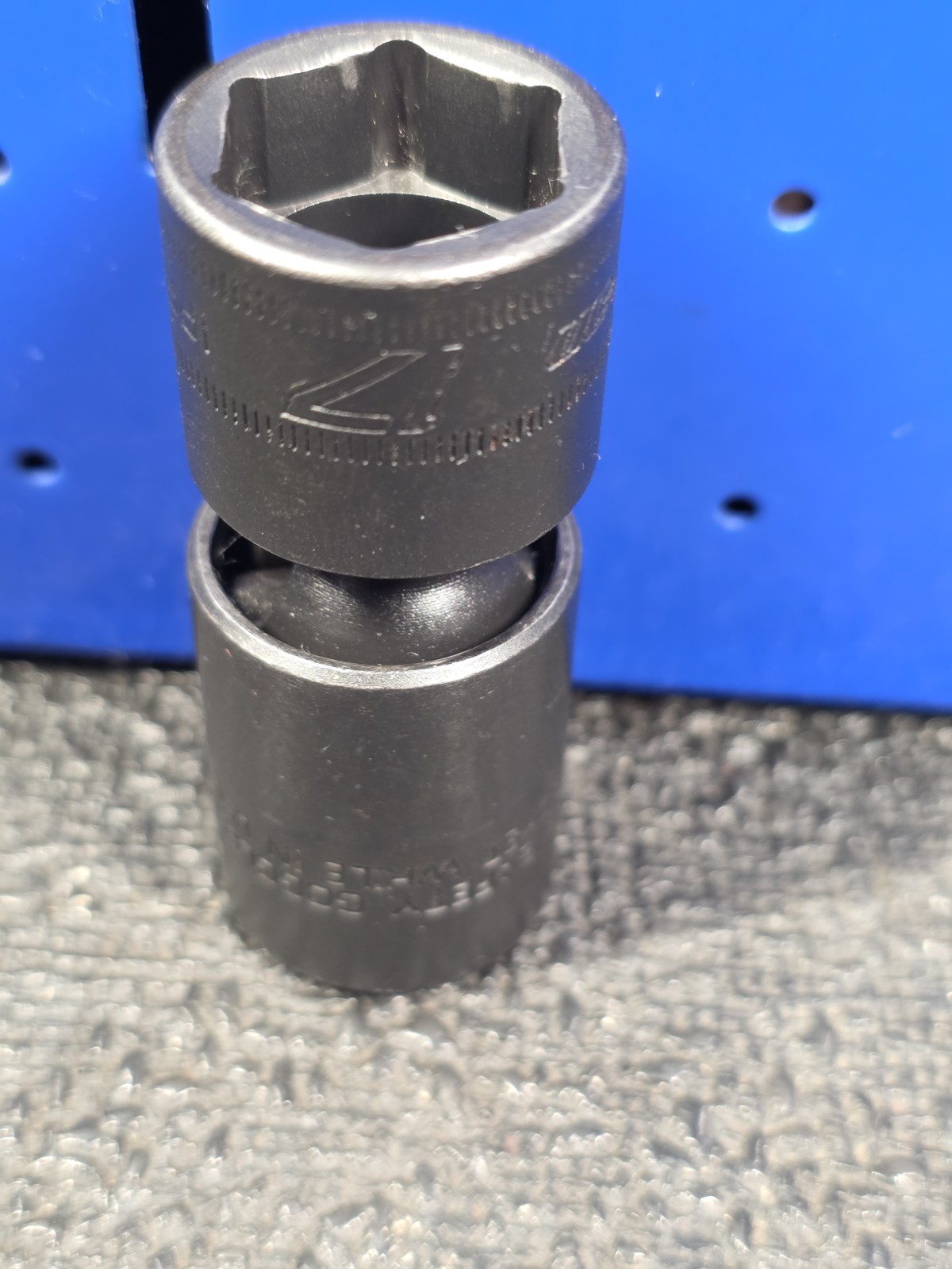 Snap-on Tools IPFM17C 17mm LIGHT USE 3/8″ Drive 6-Point Impact Swivel Socket
