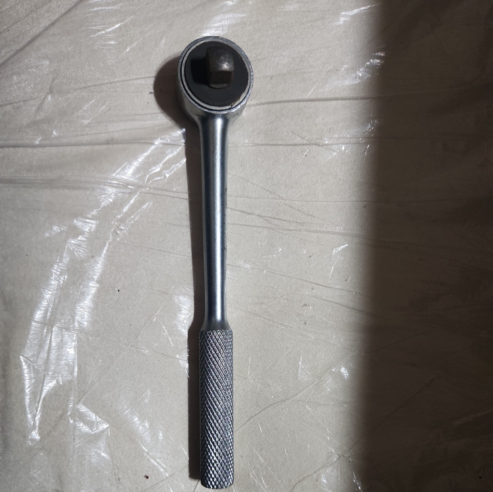 Action Tools 7-3/8″ Long Ratchet 3/8″ Drive Knurled Handl Round Head 77JA Vtg US