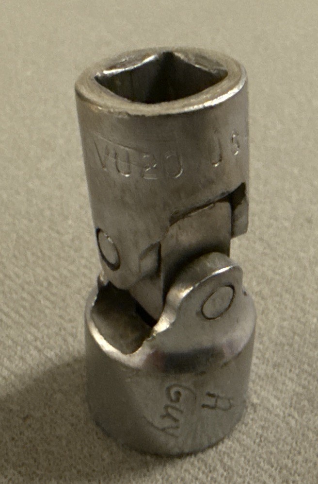 Snap-On Tools USA 3/8″ Drive 12 Point SAE 5/8″ Universal Swivel Socket FVU20