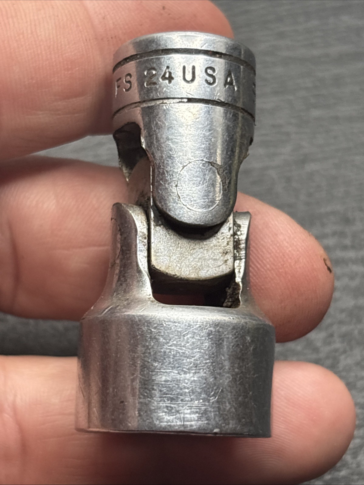 Snap-on Tools FS24 – 3/8″ Drive SAE 3/4″ 6 Point Universal Swivel Socket USA