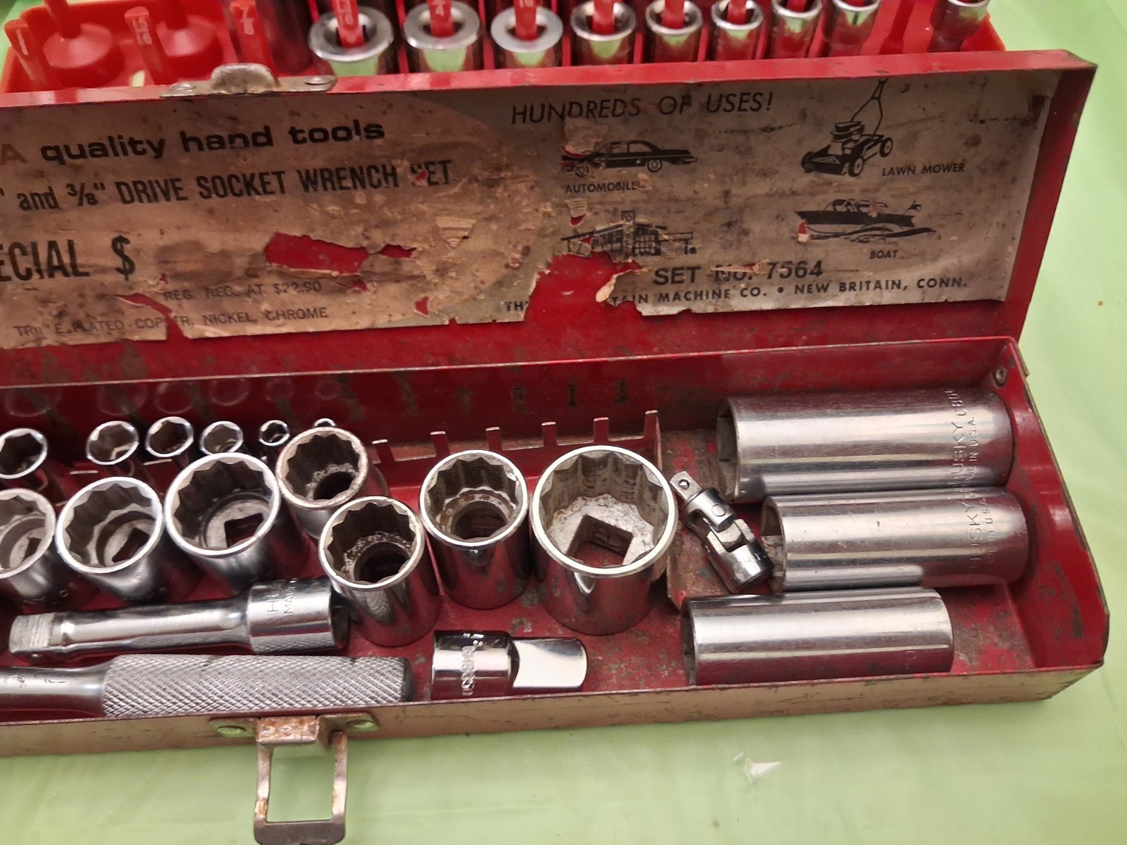 Vintage Husky 32 Pc Socket Set, Flex Ratchet, In Metal Case. All USA SAE/Metric