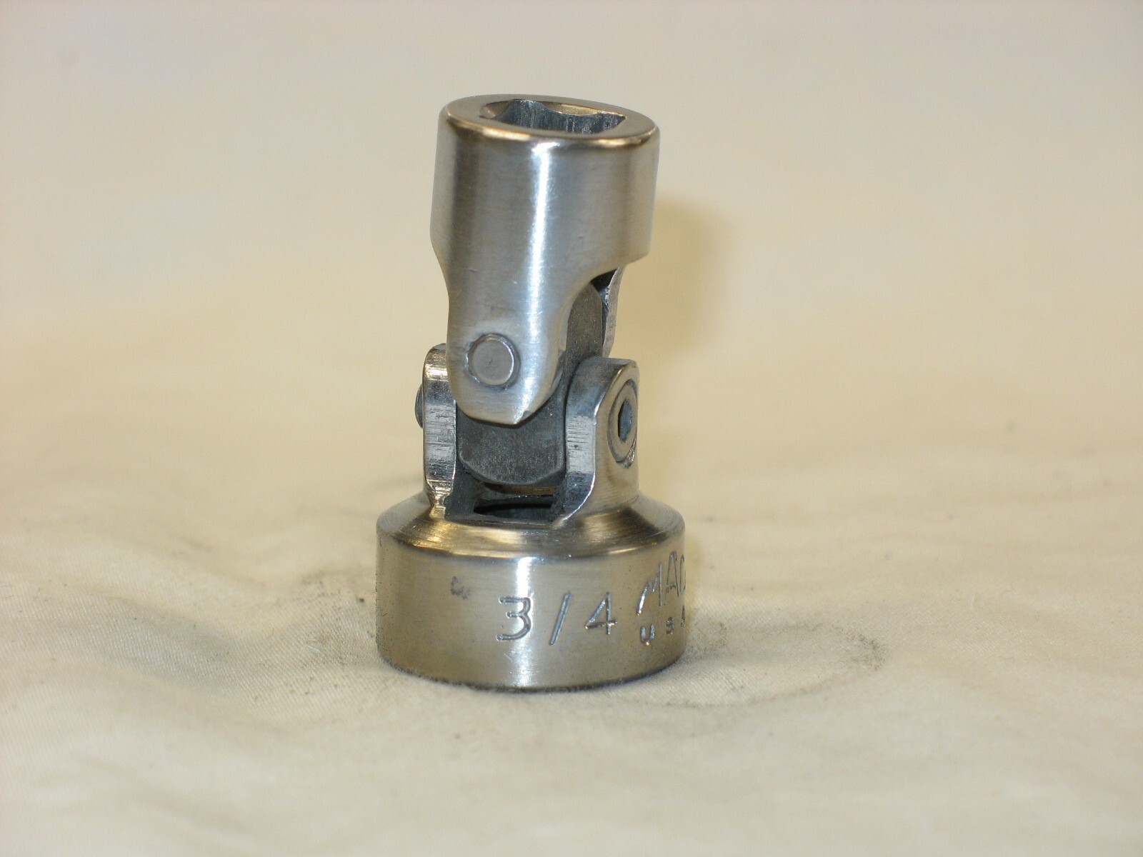 Mac Tools 3/4″ Shallow 3/8″ Drive 6 Point Universal Swivel Socket XU246