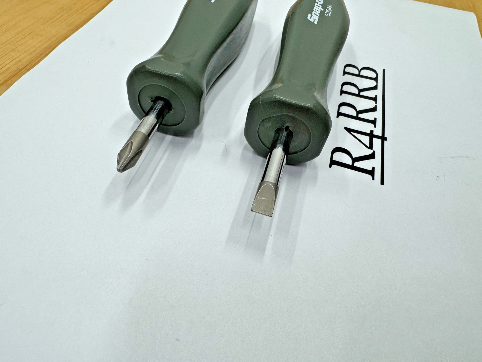 Snap-on Tools NEW COMBAT GREEN 2pc Hard Standard Handle Stubby Screwdriver Set