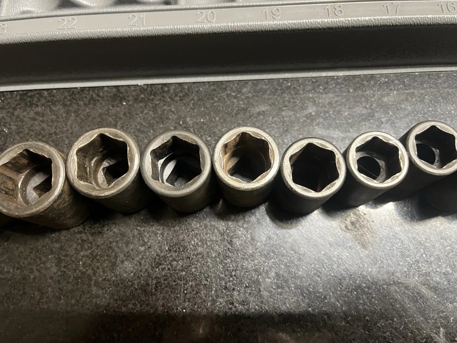 Snap On 15 pc 1/2″ Drive 6-Point Metric Flank Drive Shallow Impact Socket Set