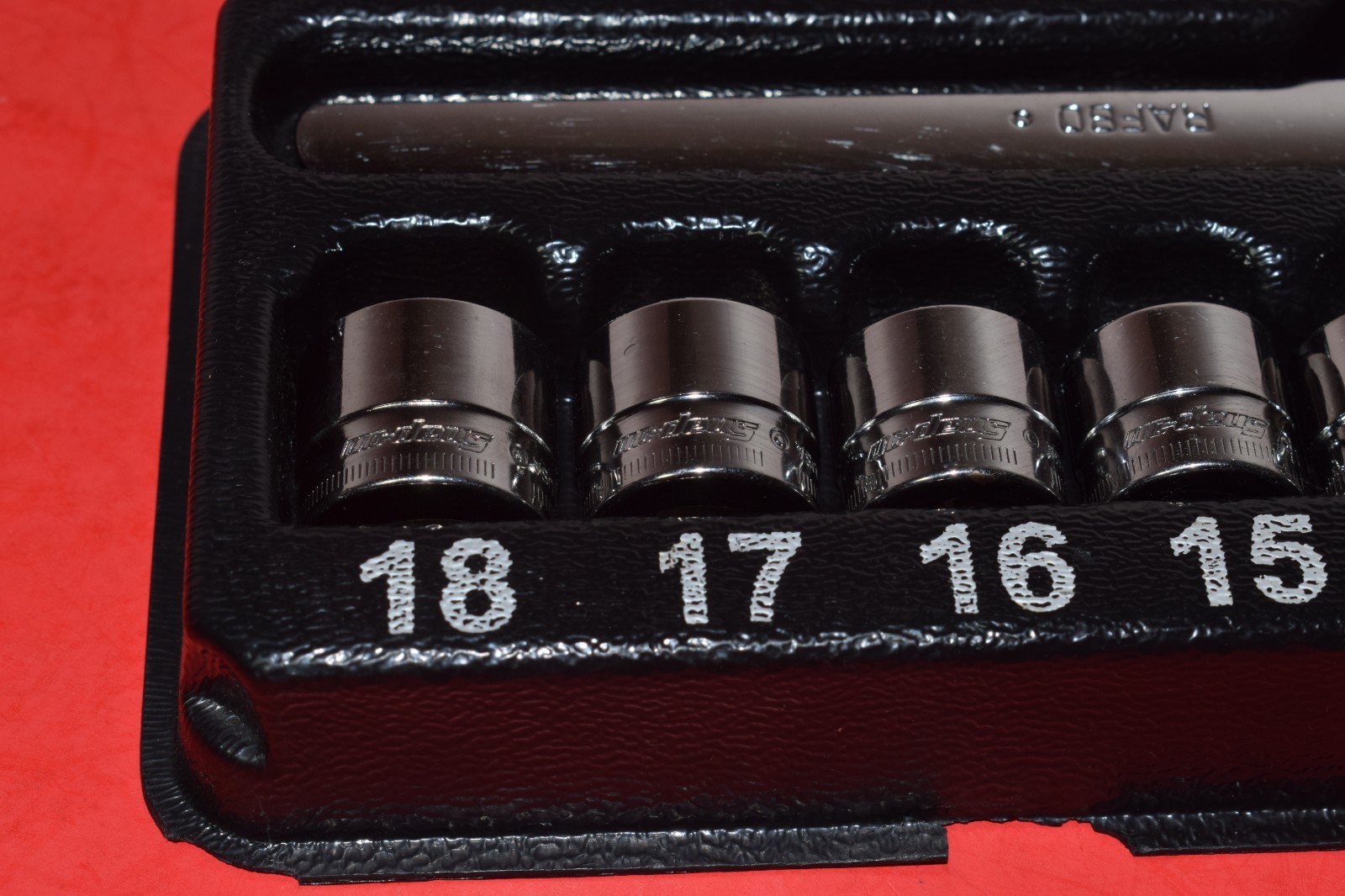 Snap-On 3/8″ Drive 6-Point Metric Flank Drive Low Profile 10p Ratchet Socket Set