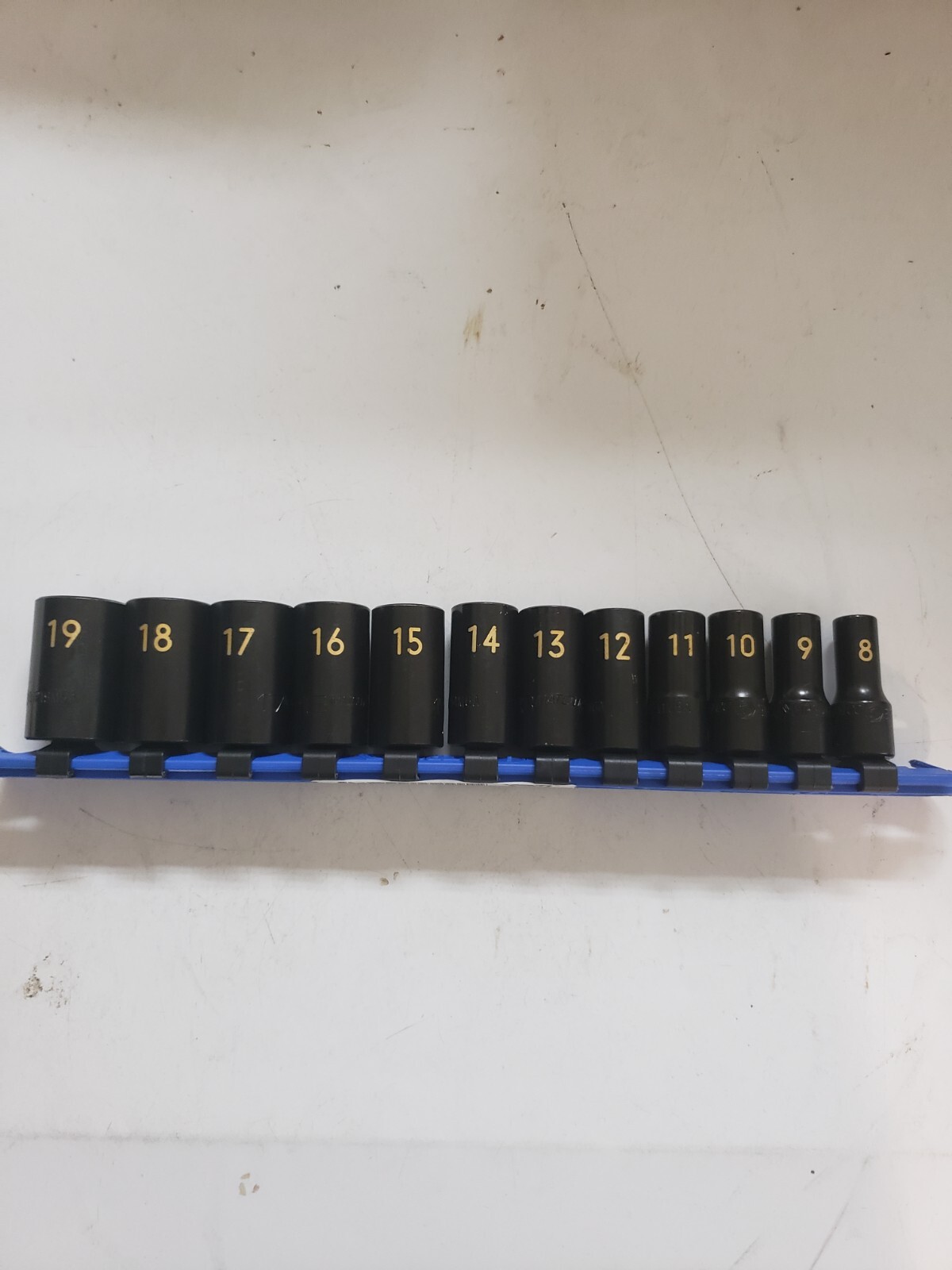 Matco tools SBIPM126TA 12 piece 3/8″ dr. metric 6 pt. mid length imp. socket set