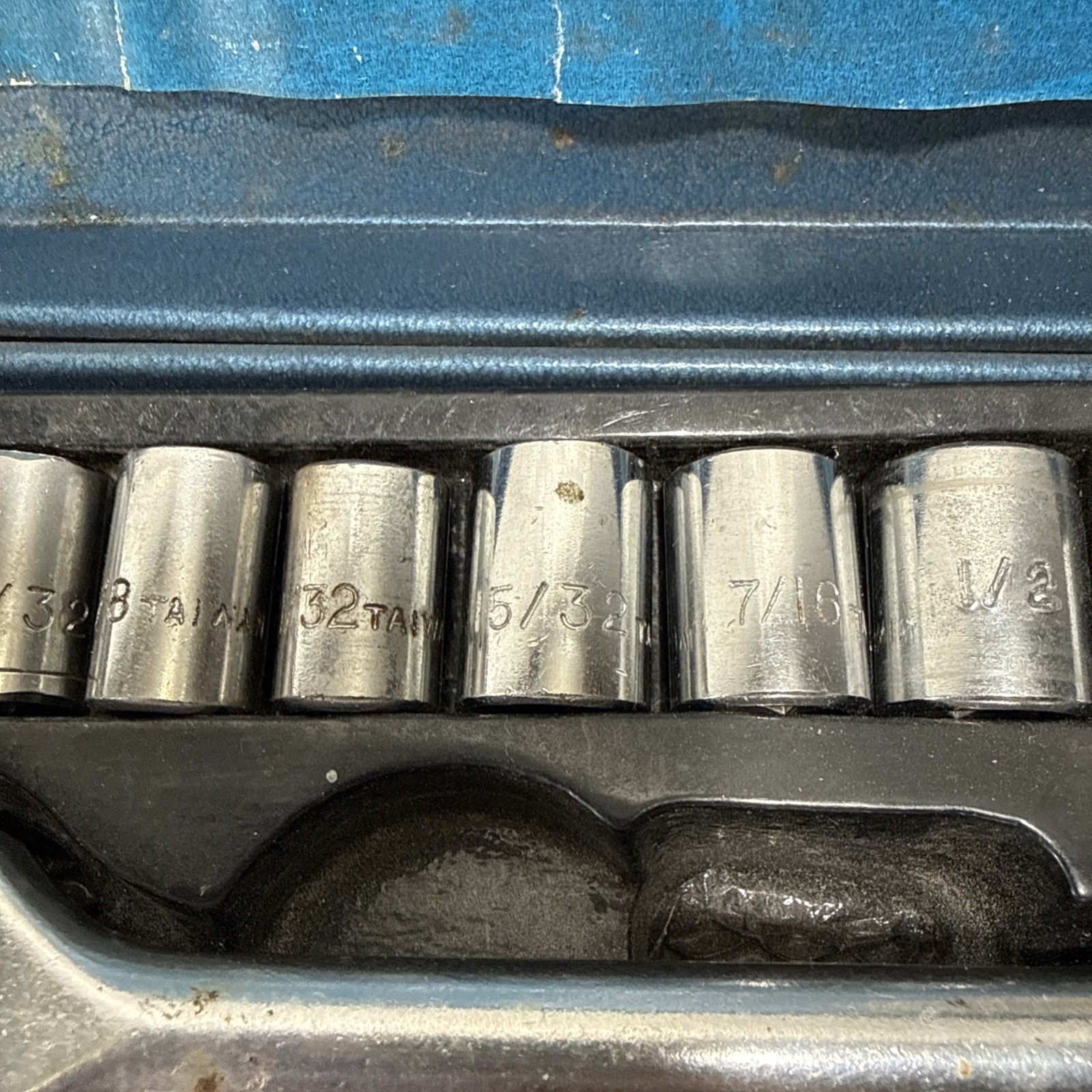 Vintage Blue Metal Case Combination Ratchet Socket Set 19 SAE 13 Metric *Read*
