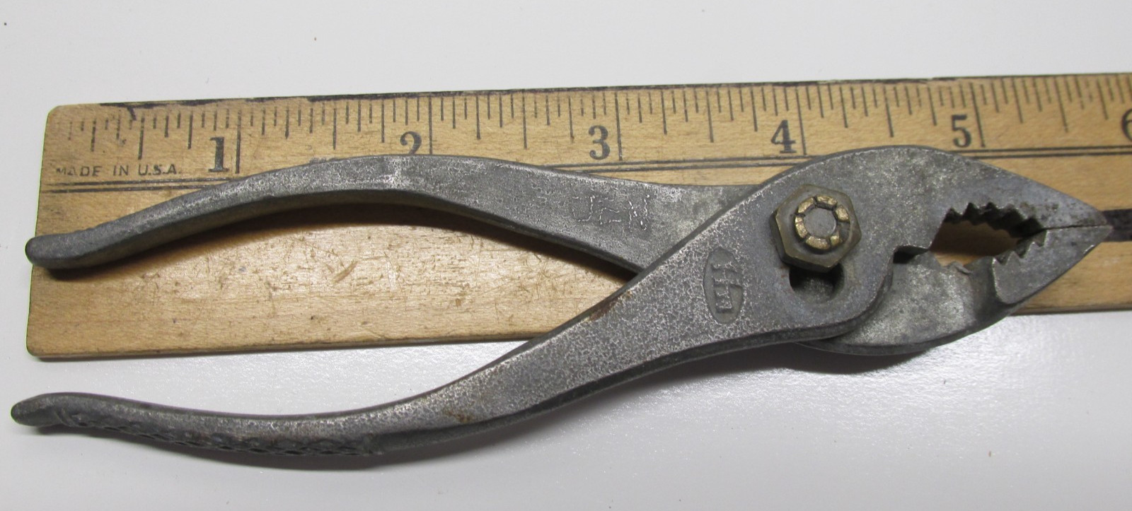 Motorcycle Slip Joint Pliers 5-1/2″ long, galvanized finish and textured grip.