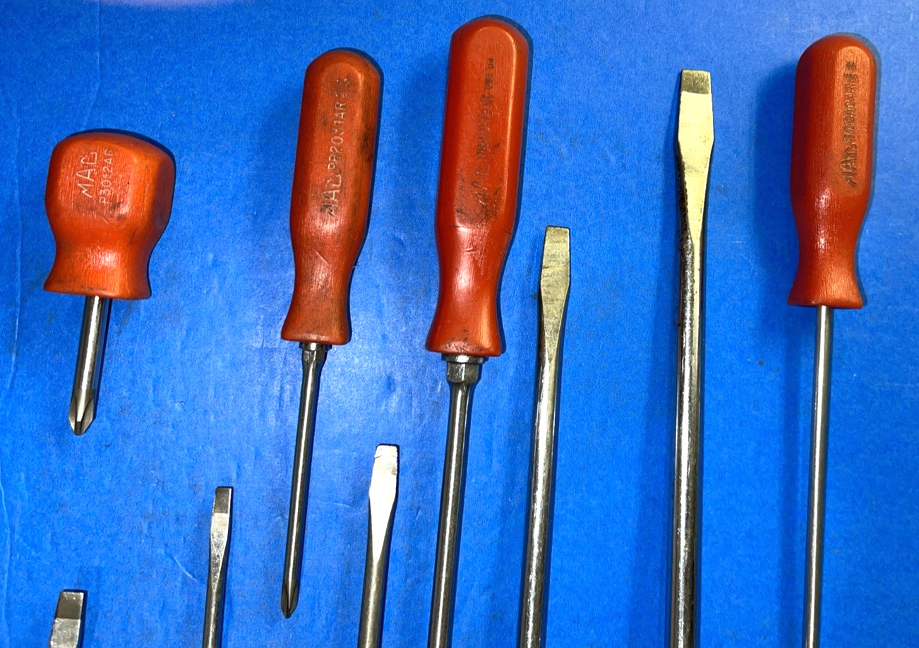 MAC TOOLS VINTAGE 9 PIECE ASSORTED RED HARD HANDLE SCREWDRIVER SET