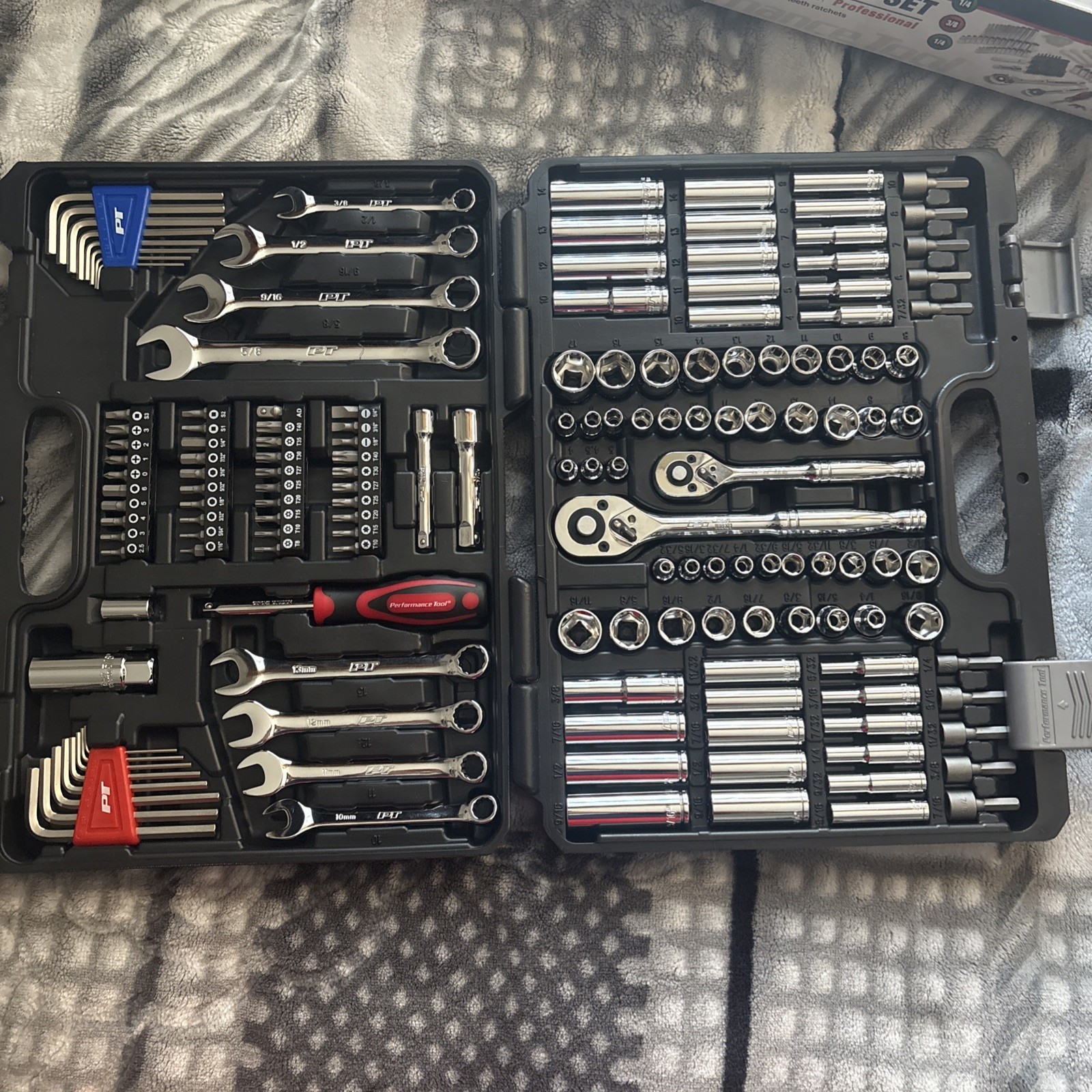 Performance Tool W30502 155-Piece SAE & Metric Mechanic’s Tool Set