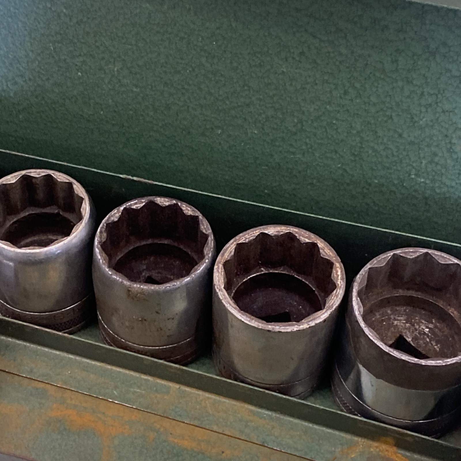 Vintage SK TOOLS 1/2″ Drive Socket Set 17pc Metal Box USA Made S-K Wayne M0863
