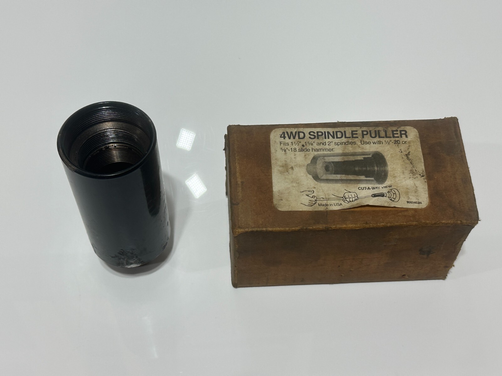 Lisle Tools USA 22200 4WD Spindle Puller w/ Original Box