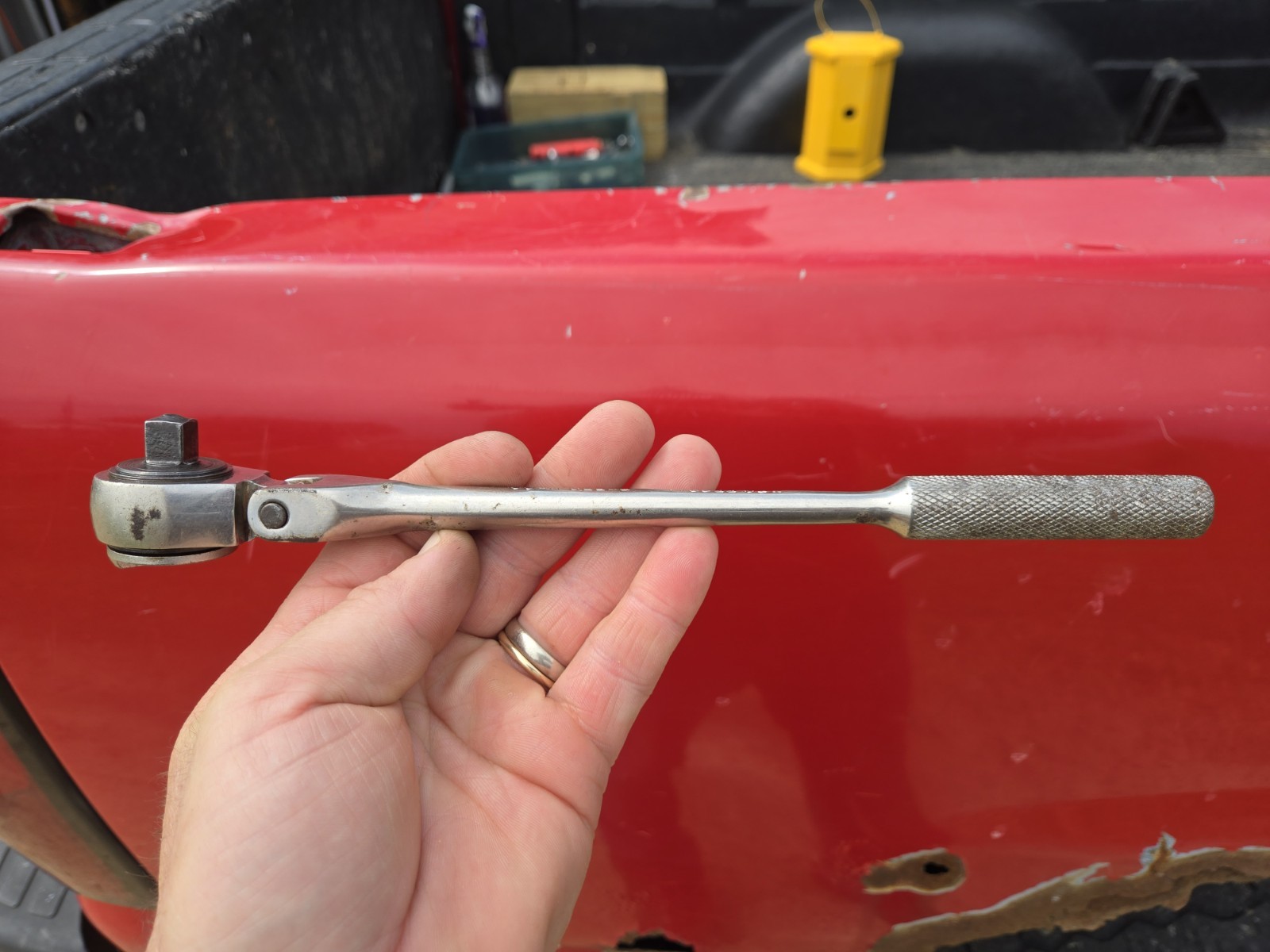 JOHN DEERE Tools USA TY3522 3/8″ Drive Flex Head Ratchet – Chrome Knurled Handle