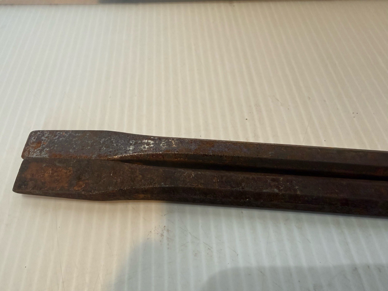 (2) Snap-On 5/8″ x 16″ flat chisel (PPC820L) Made in USA