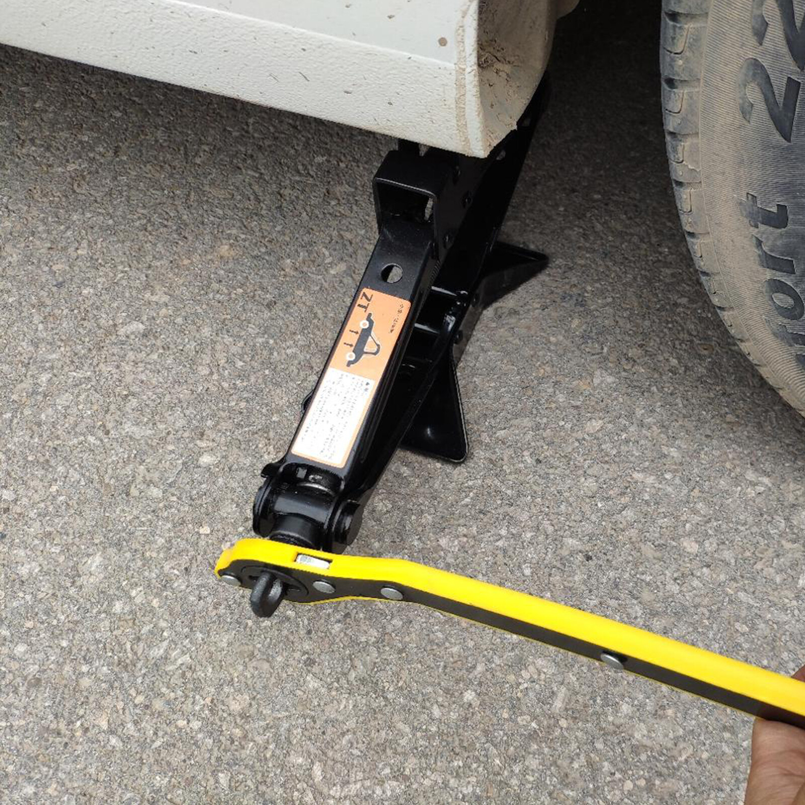 Car Scissor Jack Ratchet Wrench Garage Tire Wheel Lug Handle Tool Labor-saving