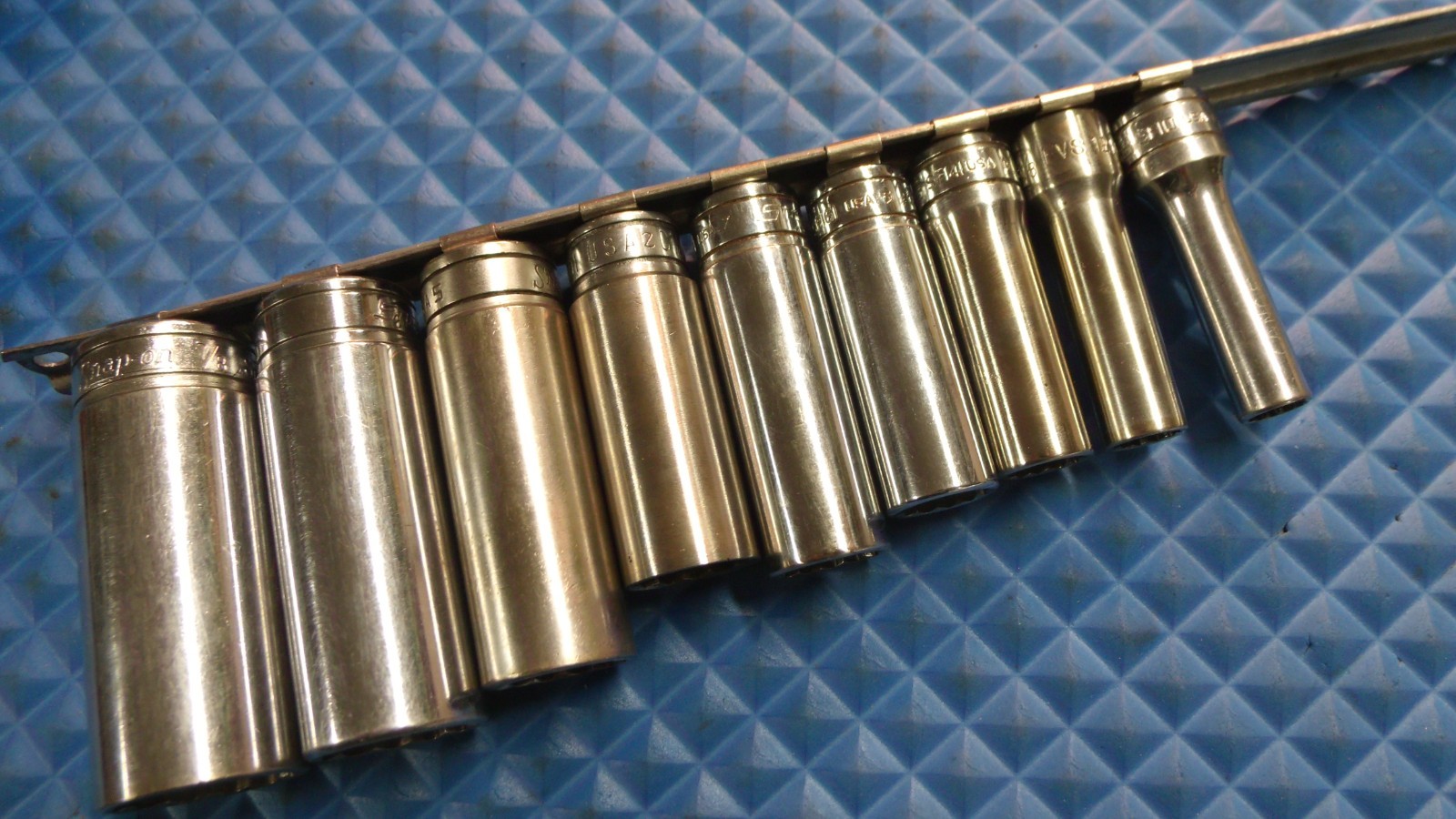 9 PCS. «SNAP-ON» U.S.A. 3/8″ DRIVE 12 POINT DEEP SOCKETS: 5/16 – 7/8″ ON CLIP