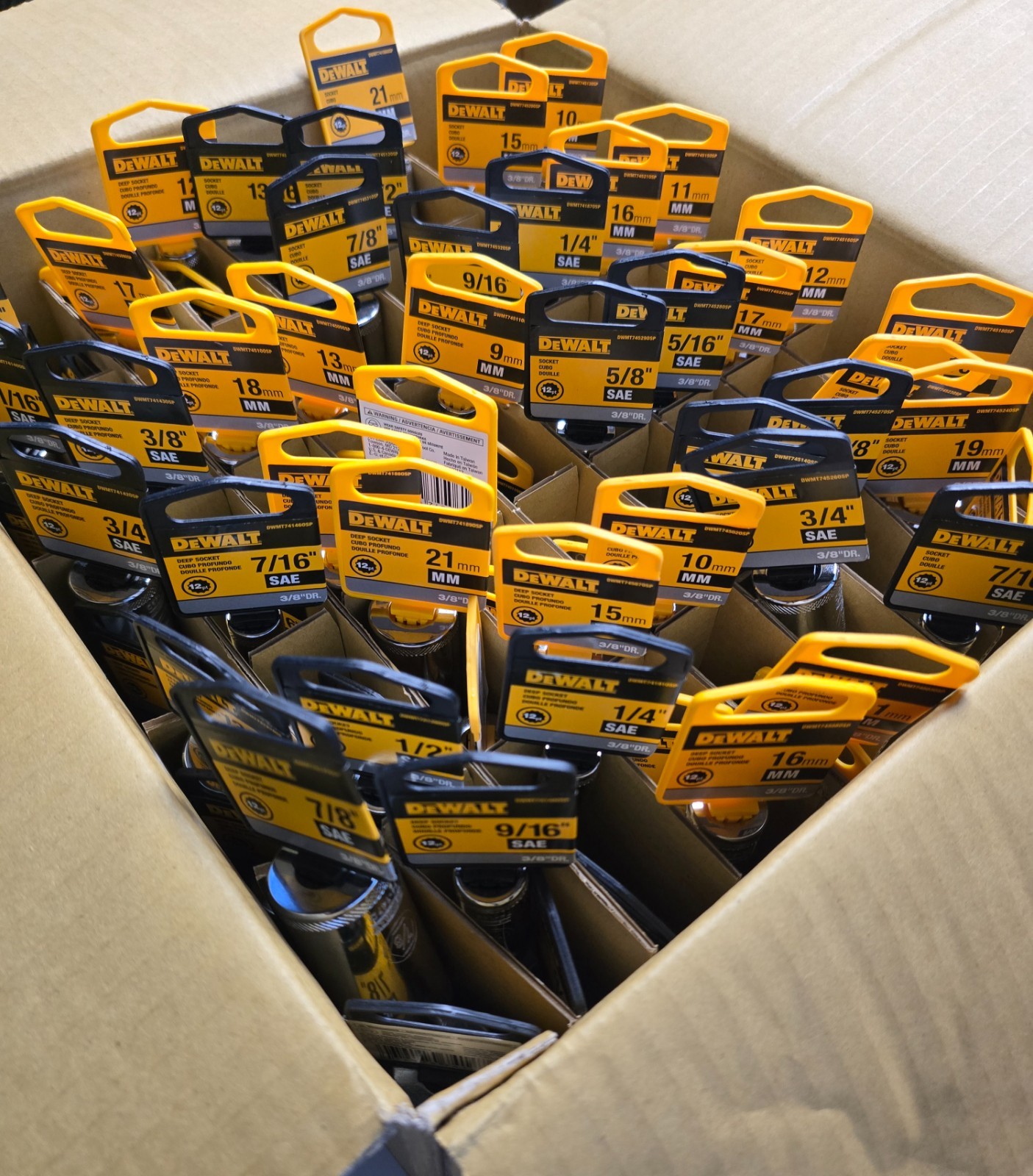 (90pcs LOT) DeWalt Sockets, Deep 12pt, SAE, MM, 3/8″ DR, size variety *SEE PICS*