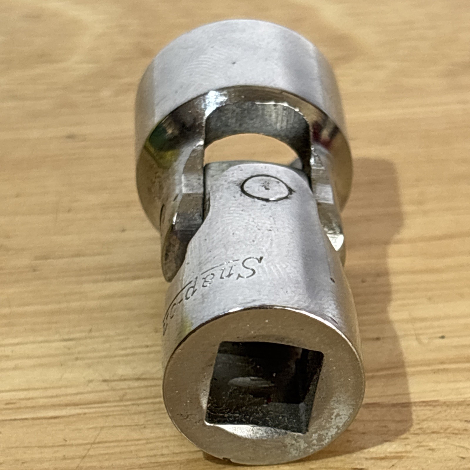 Snap On 11/16″ Shallow Universal Swivel Socket 3/8″ Drive 12 Point FVU22 Vtg USA