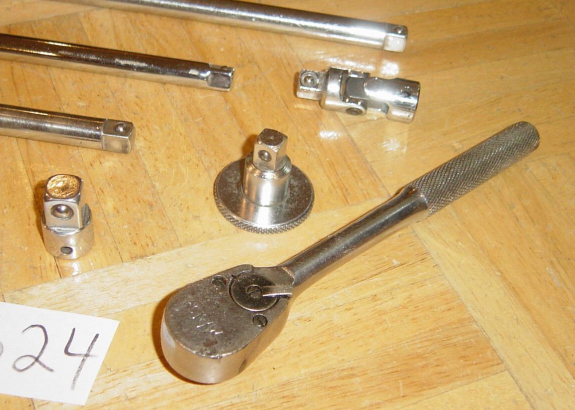 MAC TOOLS 9 PIECE 3/8 DRIVE RATCHET 5 EXTENSIONS, UNIVERSAL AND 2 OTHERS