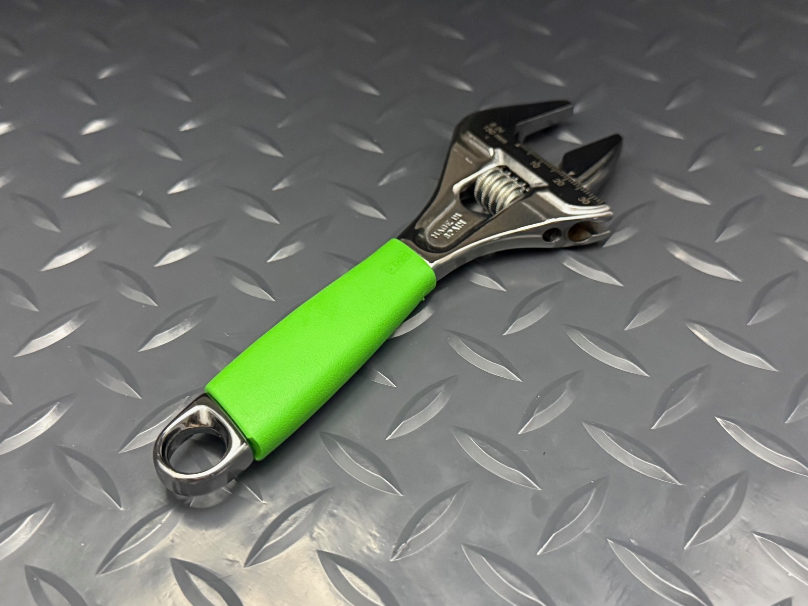 NEW Snap-On Tools GREEN 6» SLIM ADJUSTABLE WRENCH Smooth Jaw ADHWS6G Free Ship