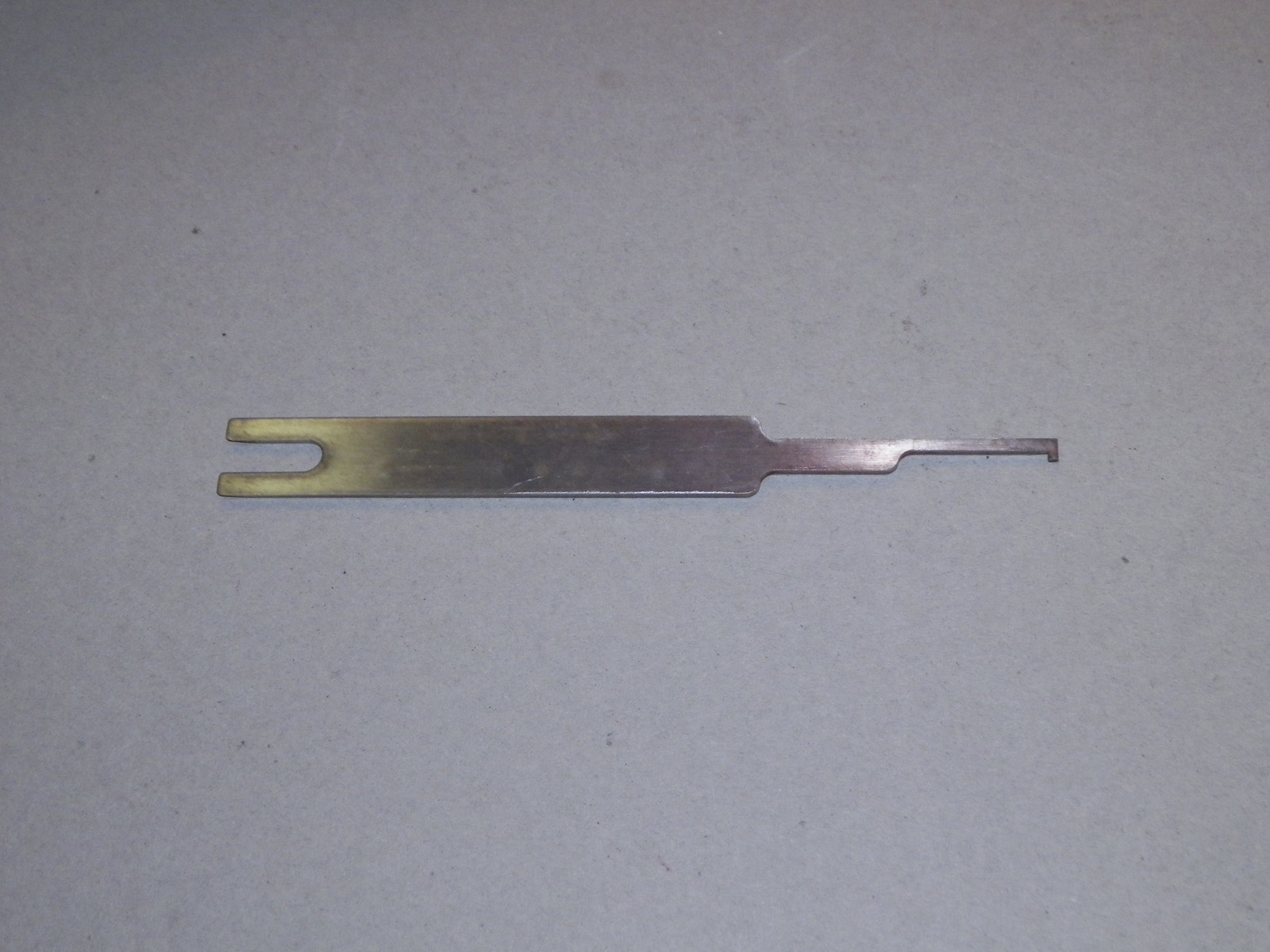 Harley Deutsch DT and Amphenol AT wedge removal tool, plugs, wiring connector