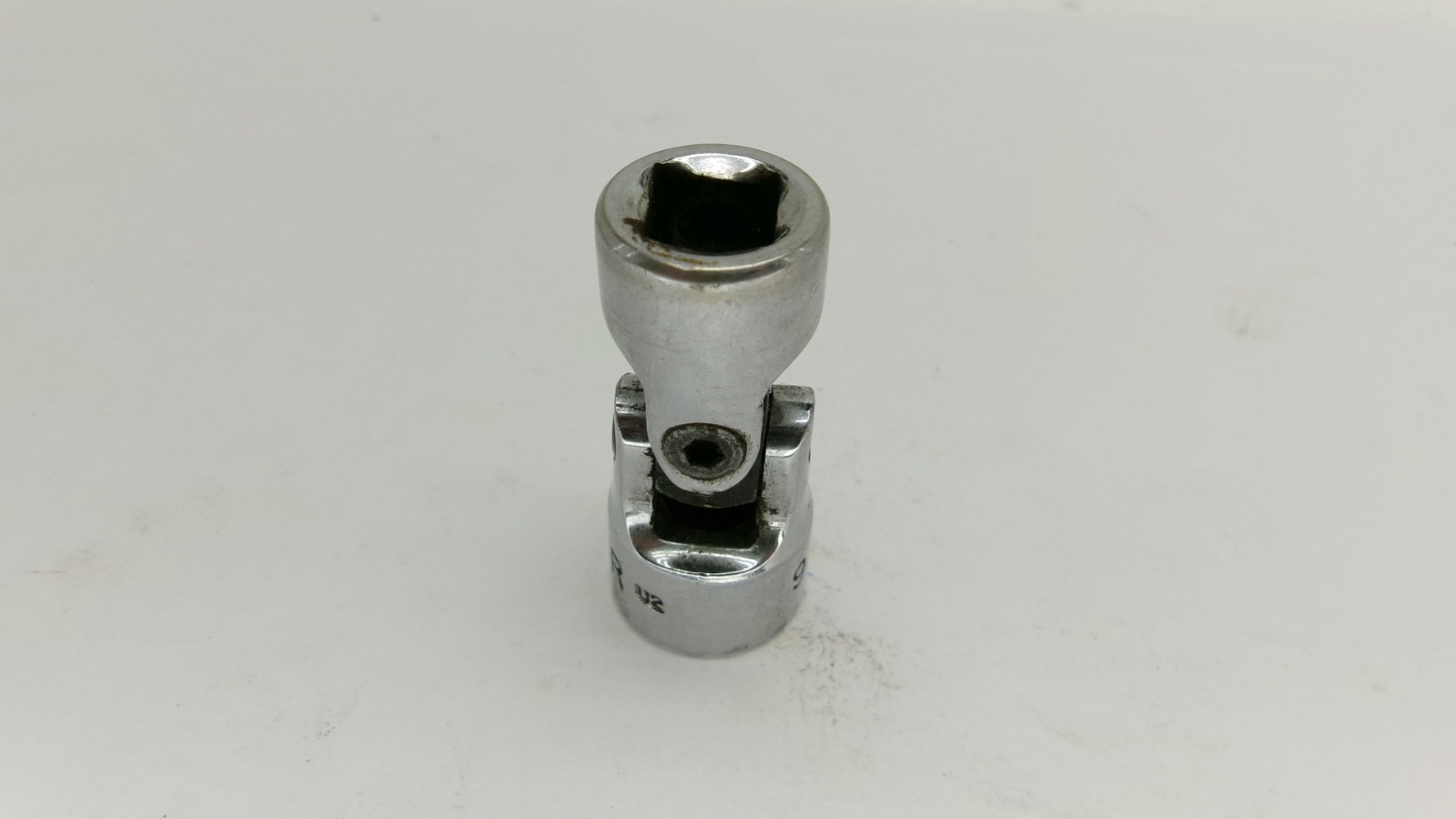 Mac tools USA 3/8″ drive 9/16” SAE 6 point Universal Swivel Socket XU186R Nice!