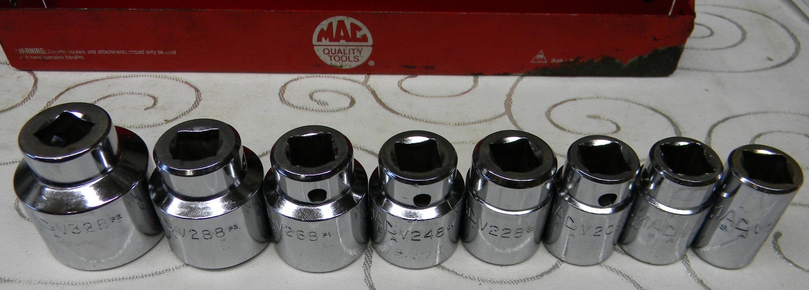 MAC TOOLS 1/2″ DR 8PC SAE 8PT CHROME SOCKET SET IN METAL TRAY #SV108TR 1/2″-1″