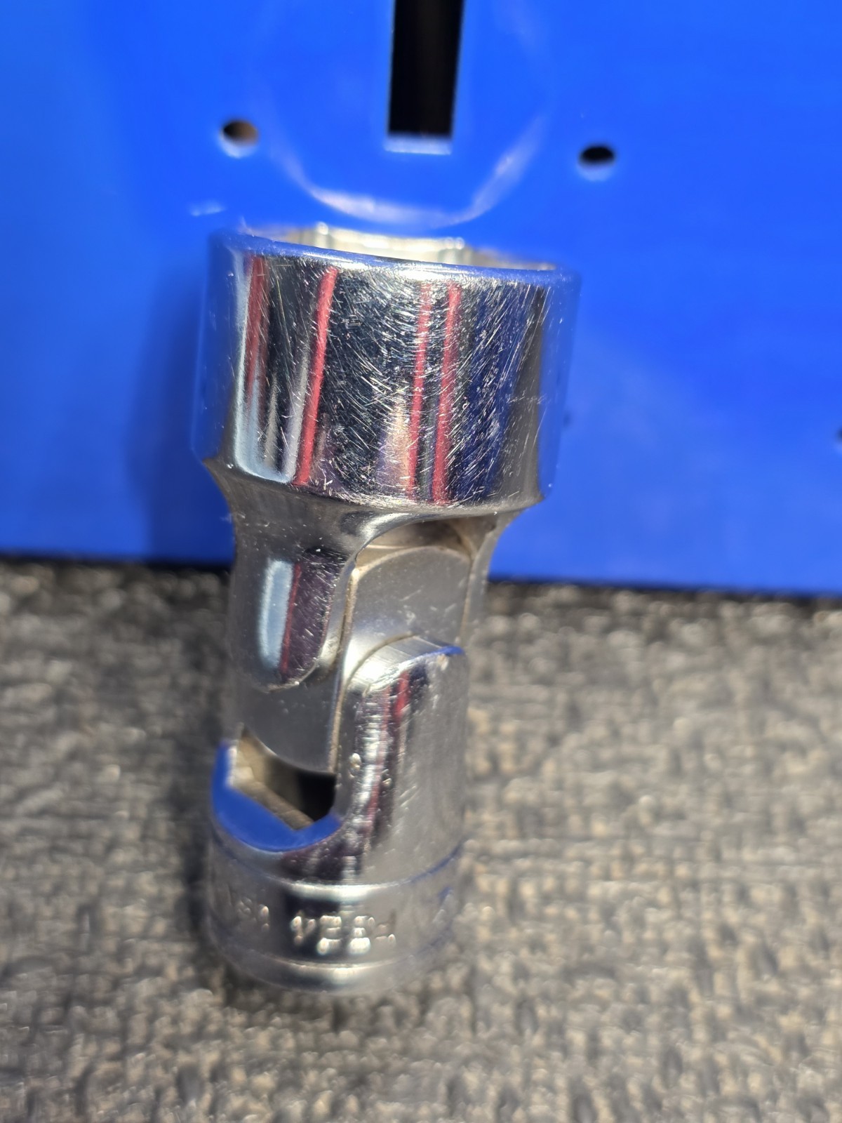 Snap-on Tools FS24 3/4″ 6-Point 3/8″ Drive Swivel Universal Shallow Socket