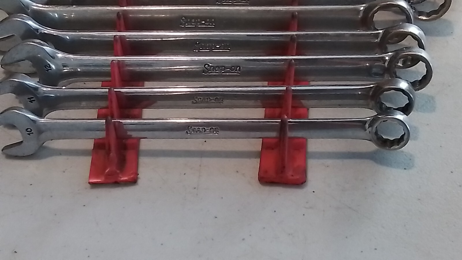 SNAP ON 13 PIECE METRIC OEXM 12 PT. COMBINATION WRENCH SET FROM 10-22MM. W/RACK