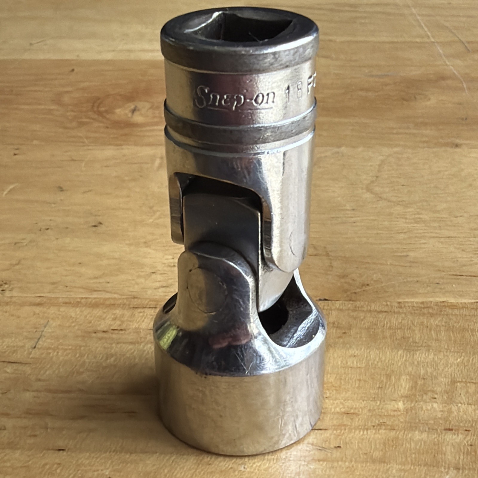 Snap On Tools 18mm Shallow Universal Swivel Socket 3/8″ Drive 6 Point FSUM18 USA