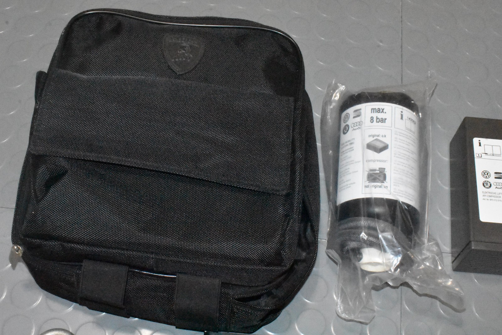 2015 Lamborghini AVENTADOR Owners Manual KIT TIRE TOOL AIR COMPRESSOR PUMP – SET