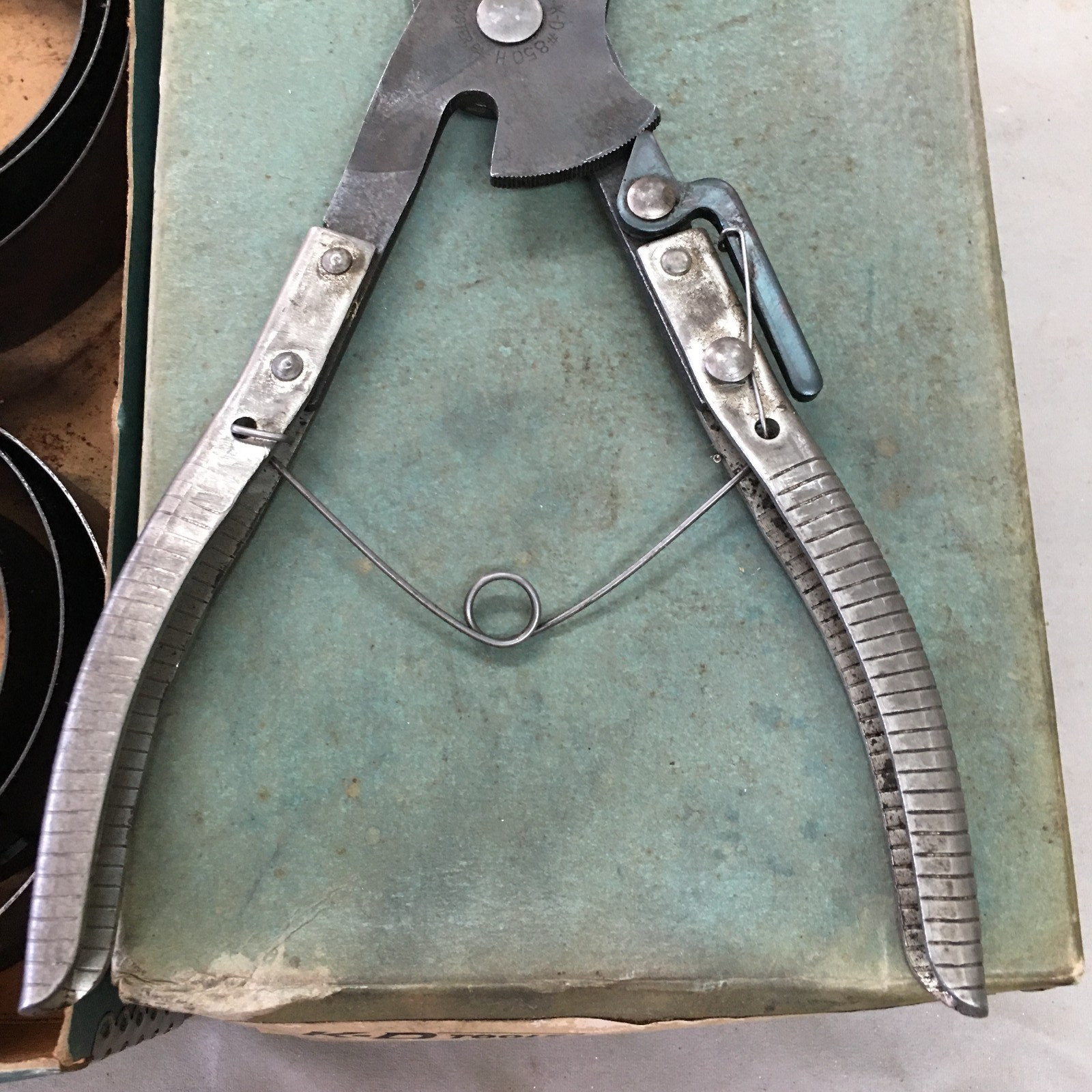 KD Tools 7 Piece Piston Ring Compressor Set No 850 2 7/8 to 4 3/8″ Locking Plier