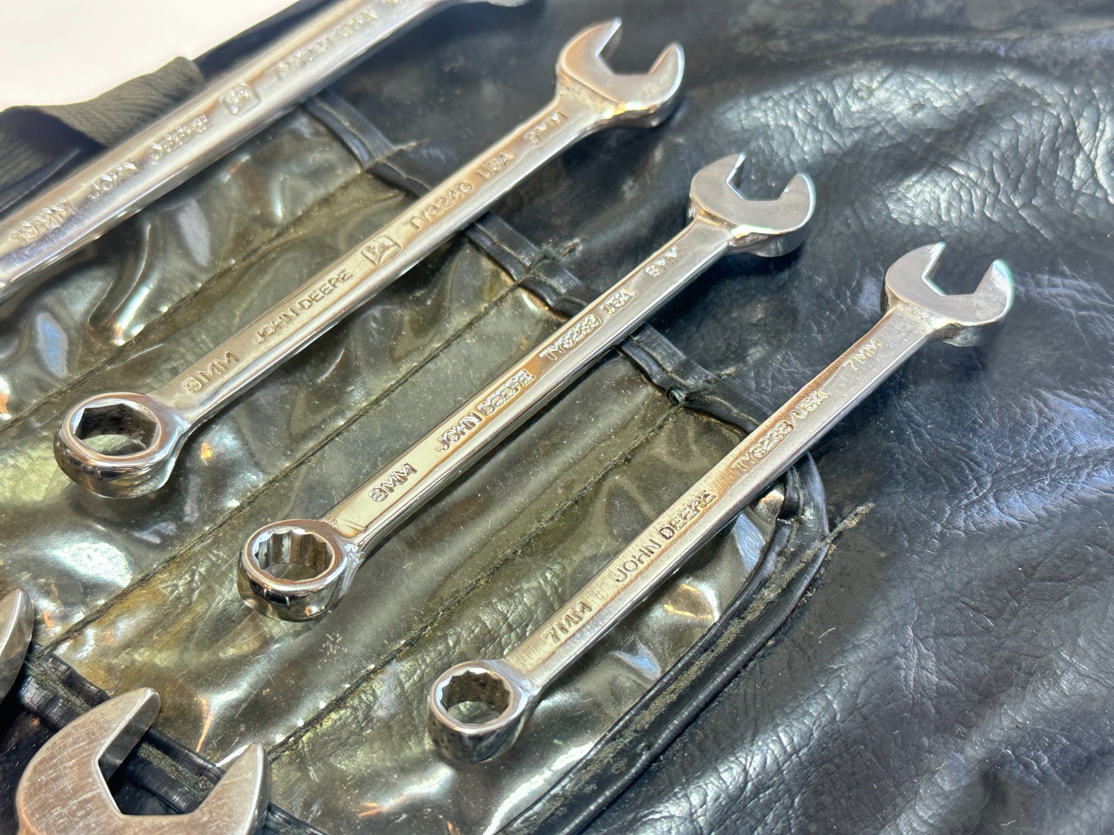 John Deere Tools USA 11pc Metric 7mm to 19mm Short Polished Wrench Set, Kit Bag