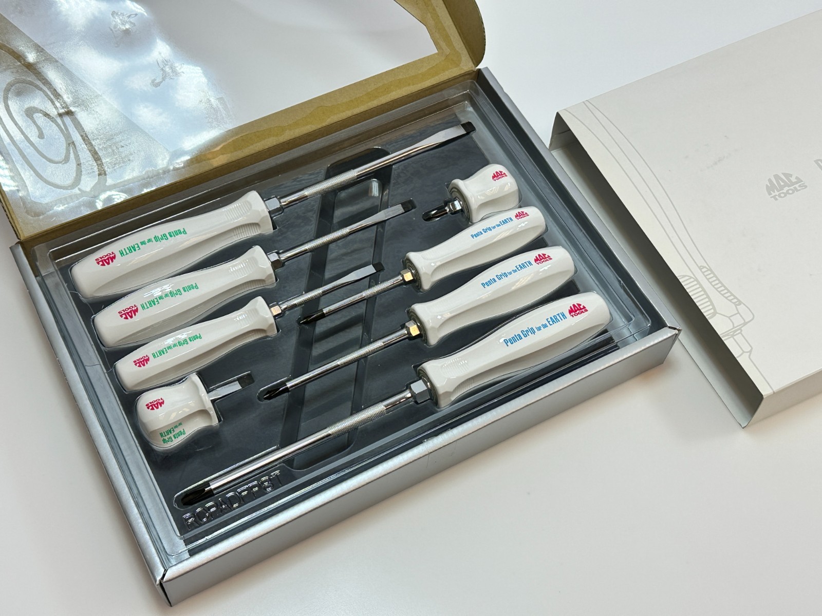 NEW MAC Tools RARE Japan Limited Edition White PENTA-GRIP Handle Screwdriver Set