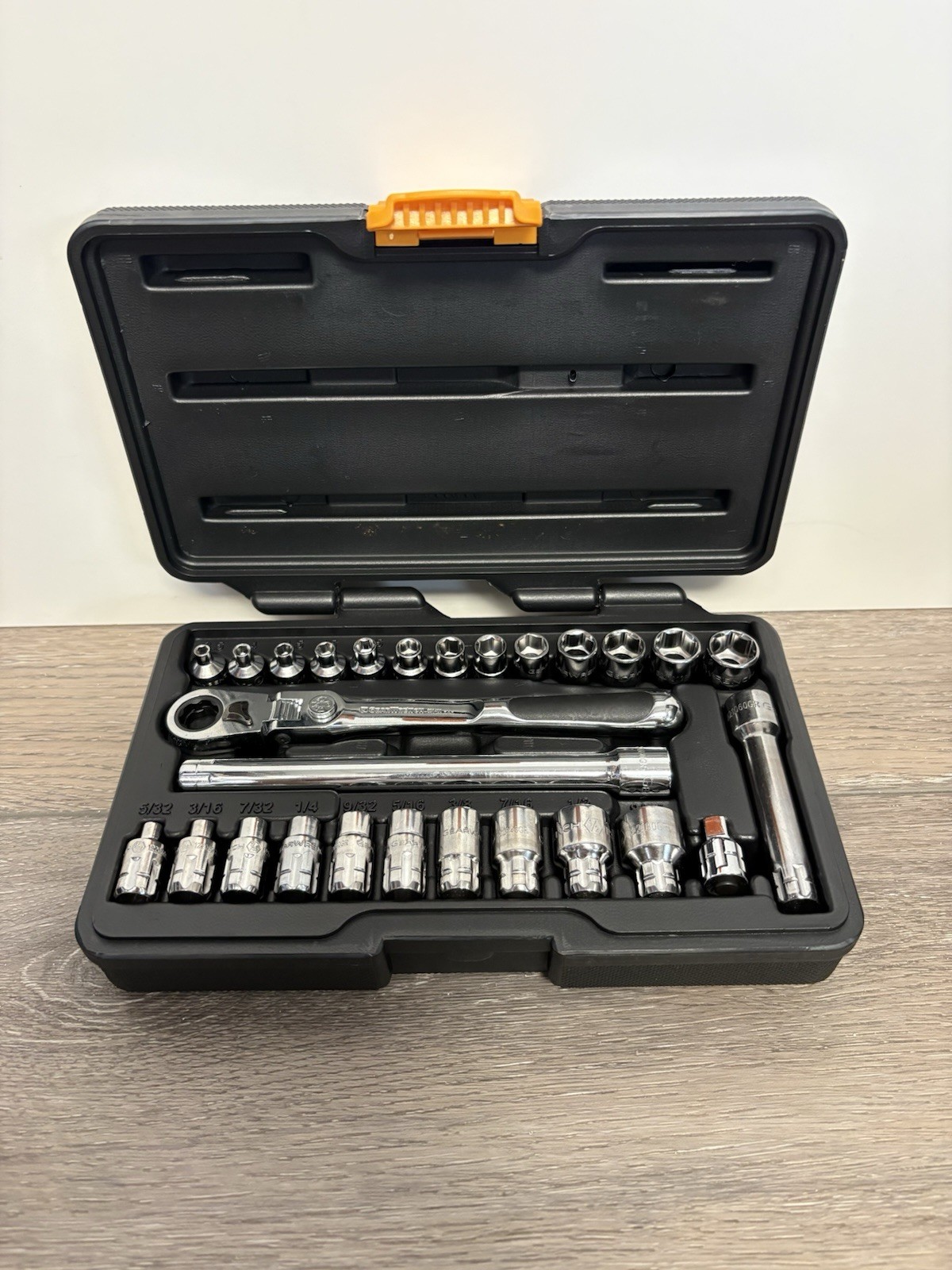 GearWrench 891427 27 Pc. 1/4″ 6pt Pass-Thru SAE Metric Mechanics Tool Set