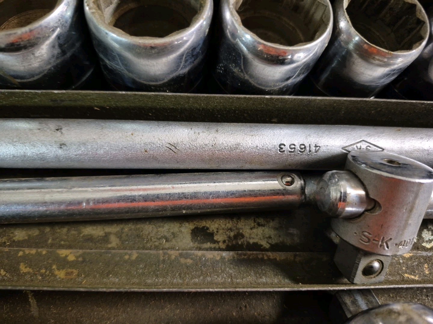 Vintage S-K TOOLS 1/2″ Drive Socket Set 19 pc W/ Metal Box, ratchet & extensions
