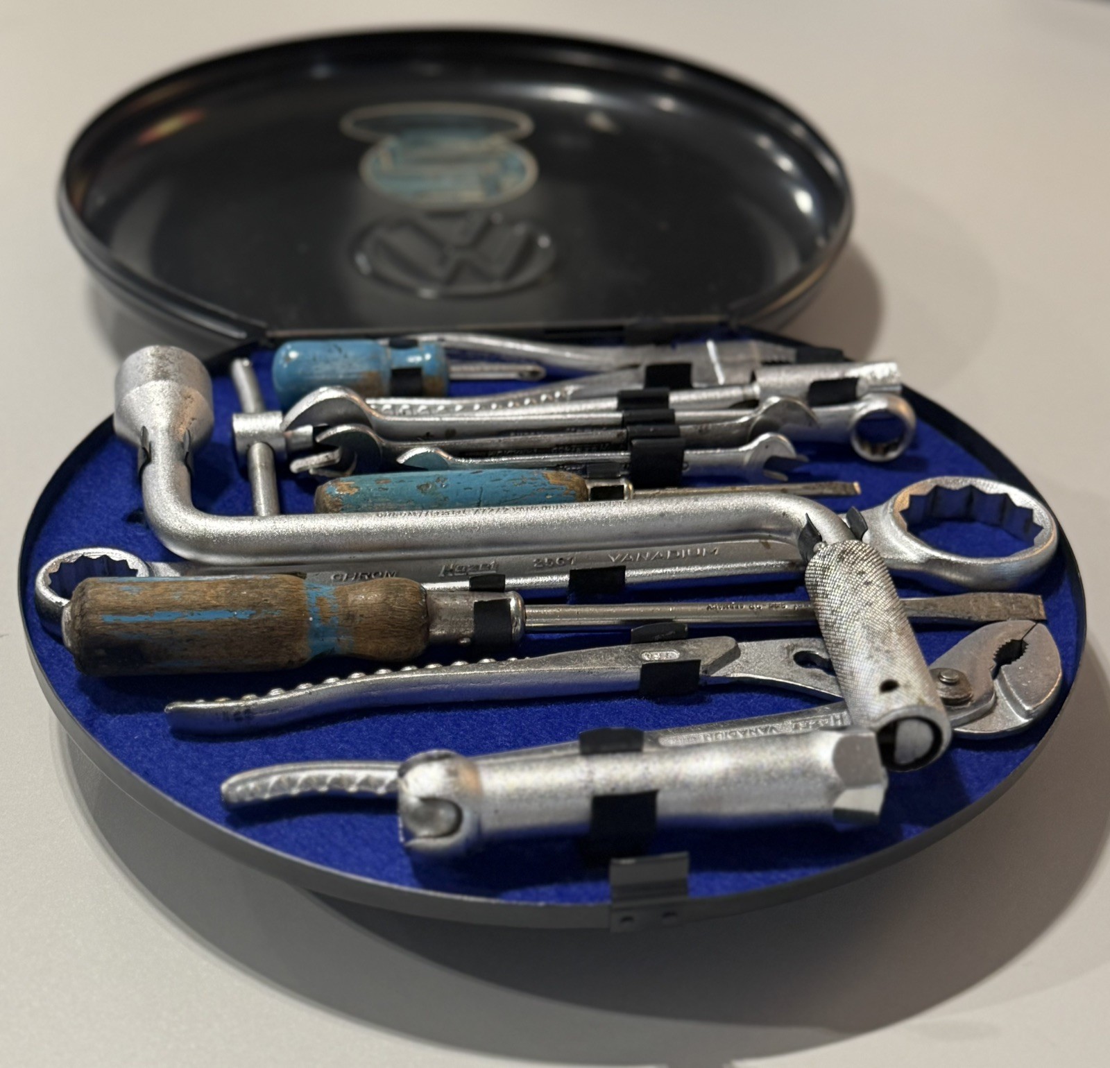 Hazet 15” VW Tourist Dealer supplied Tool Kit 111016025