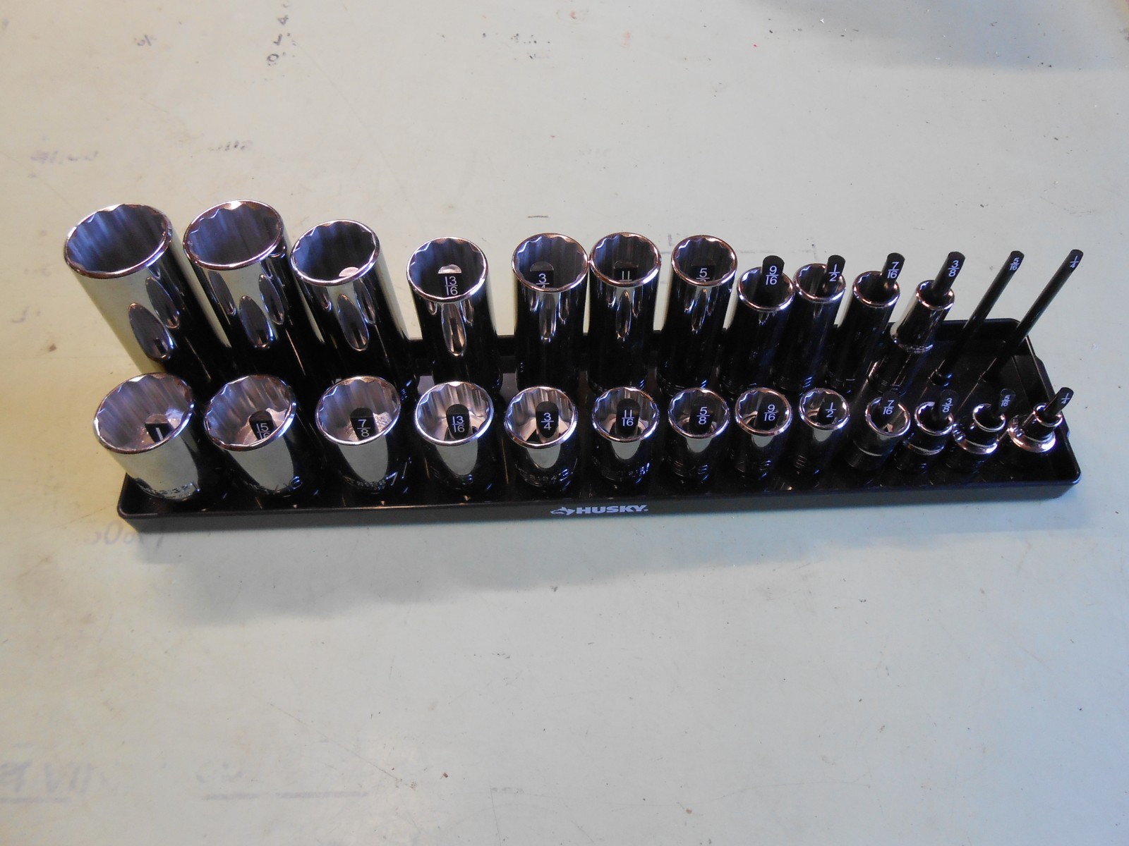 Wright Tool 3/8″ Dr 12 Pt SAE Standard and Deep Socket Set (24-Piece) with Tray