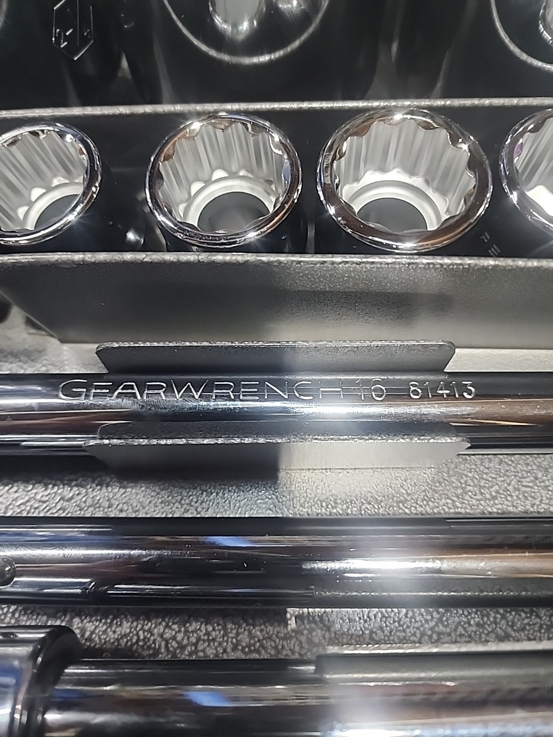 GEARWRENCH 27 Pc. 3/4″ Drive 12 Pt. Standard Mechanics Tool Set, SAE – 80880