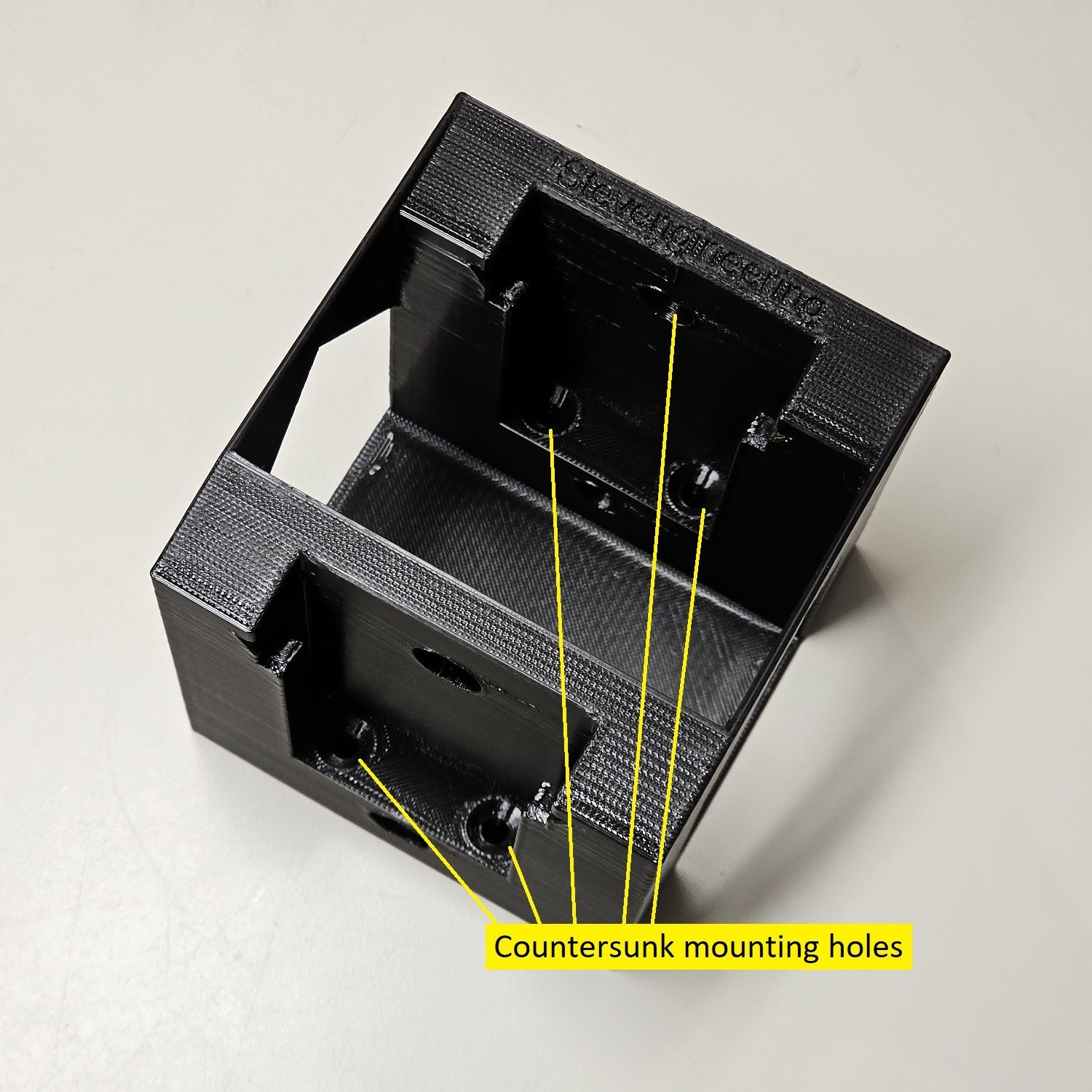 Kobalt 24V Battery Wall Mount Hanger – Flexible Orientation