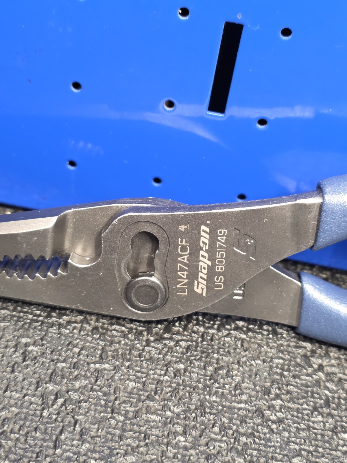 Snap-on LN47ACFMB Power Blue 9″ Soft Grip Long Nose Slip Joint Pliers NICE