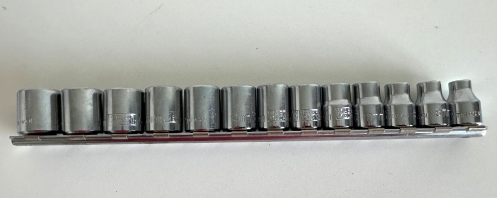 Master Mechanic 13 Piece Metric Socket Set 7-19MM Complete w/Holder 3/8″ 12 PT