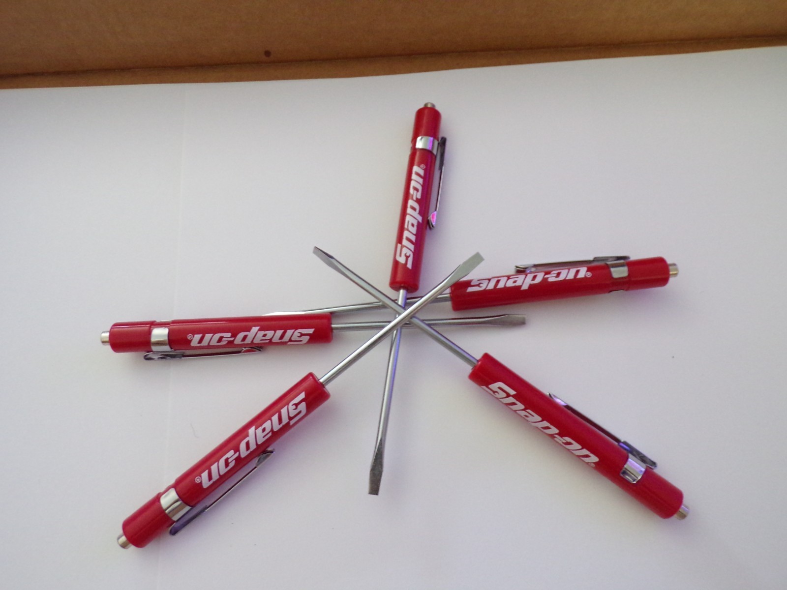 Snap on Tools Pocket Screwdriver, Flat Tip Screwdrivers, RED ~ Magnetic End